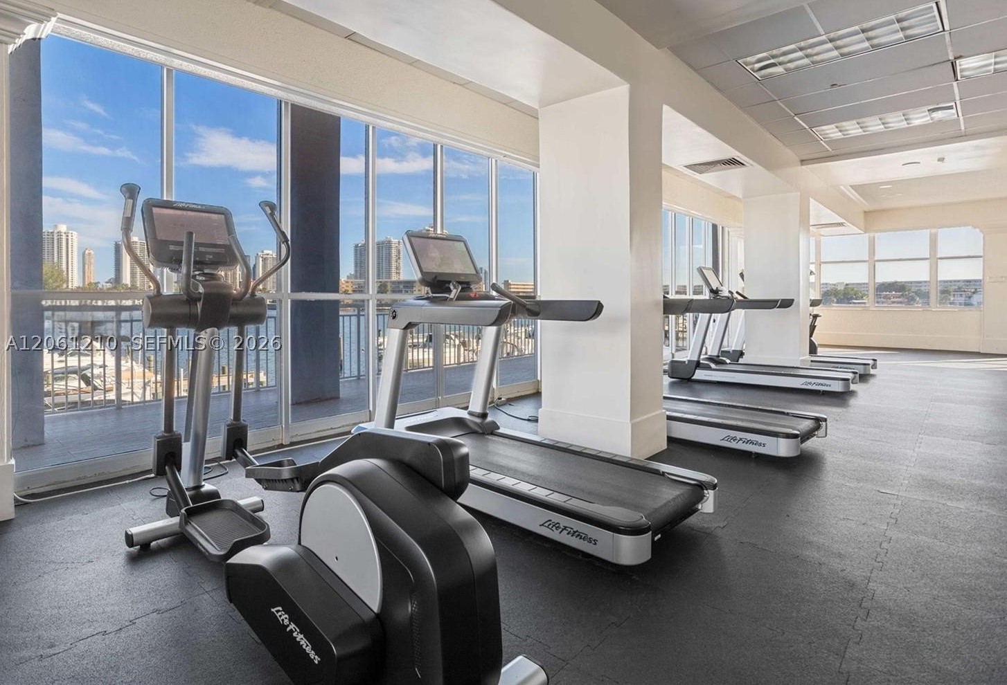18081 Biscayne Blvd Boat Slip & Unit #1805 Aventura, FL 33160