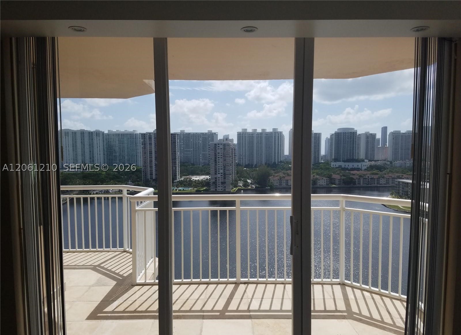 18081 Biscayne Blvd Boat Slip & Unit #1805 Aventura, FL 33160