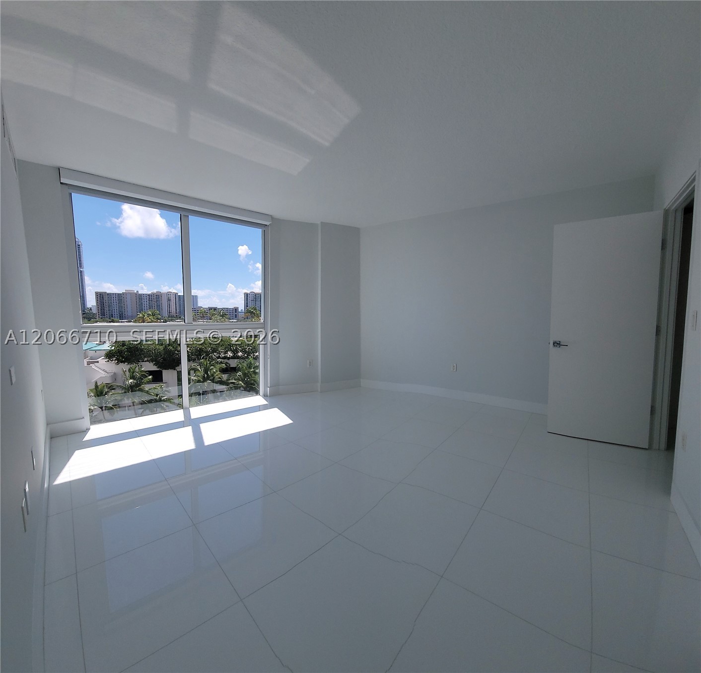 image St Tropez Sunny Isles24