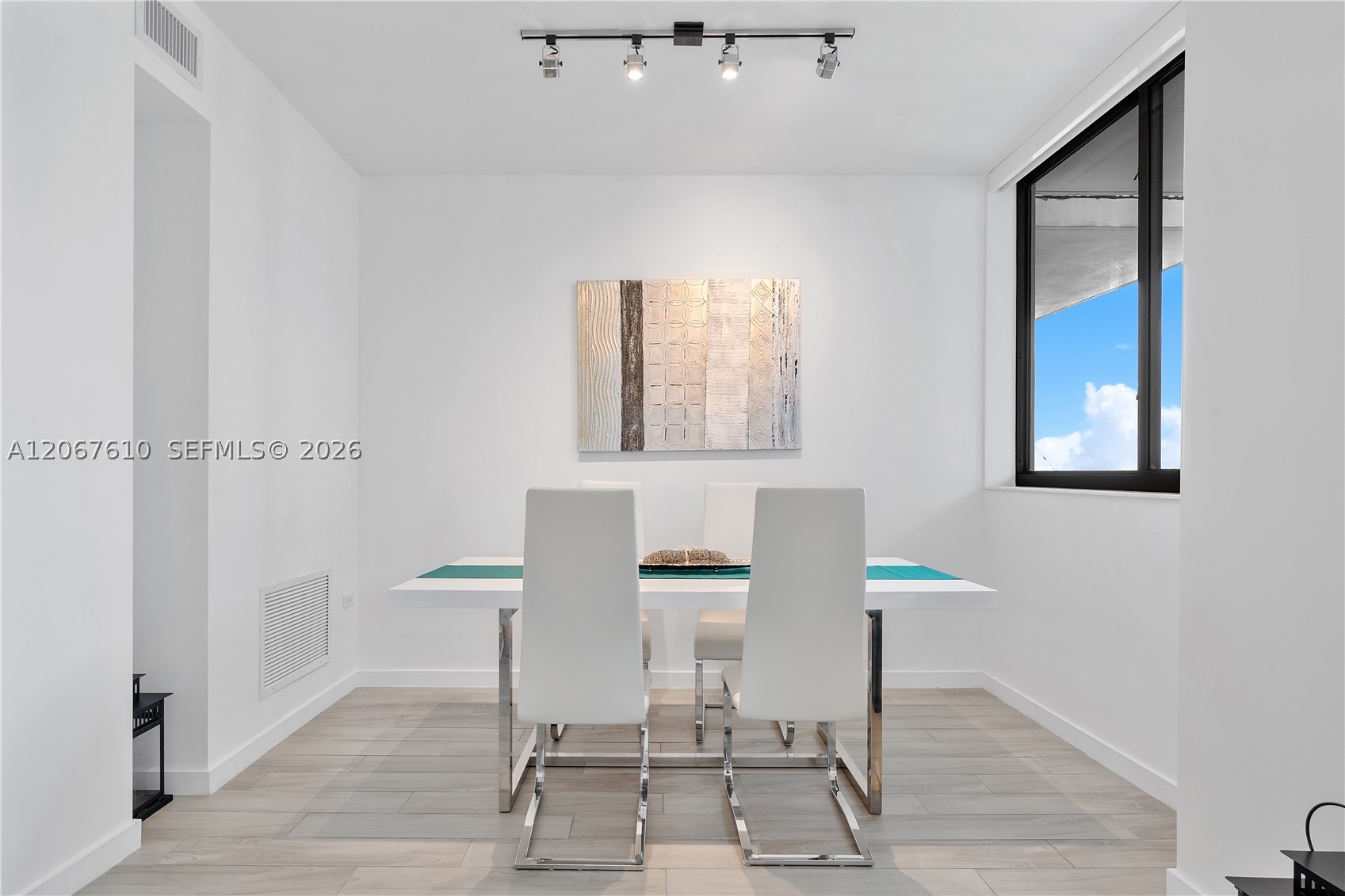 image Nine at Mary Brickell Village16