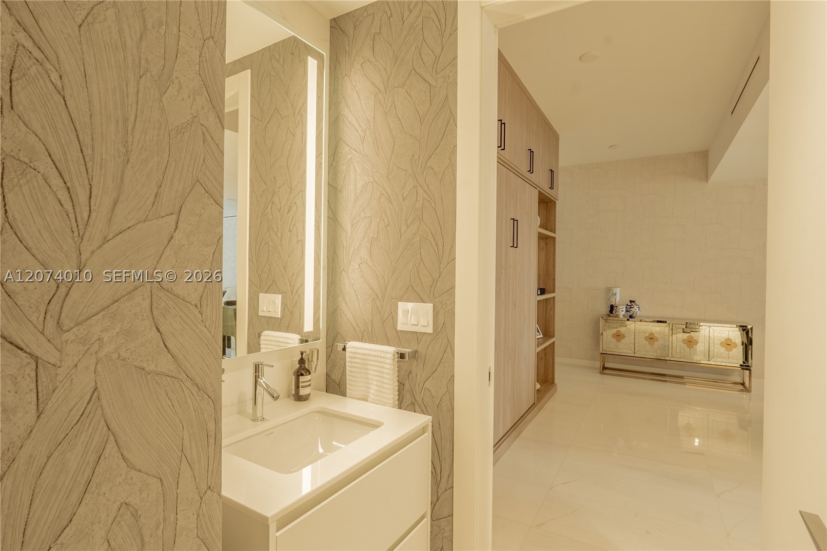 300 Biscayne Blvd Way #3109W Miami, FL 33131