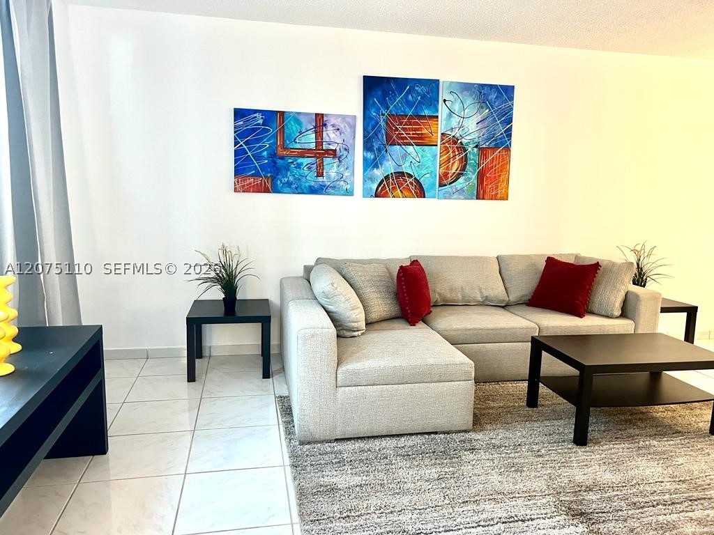 5401 Collins Ave #311