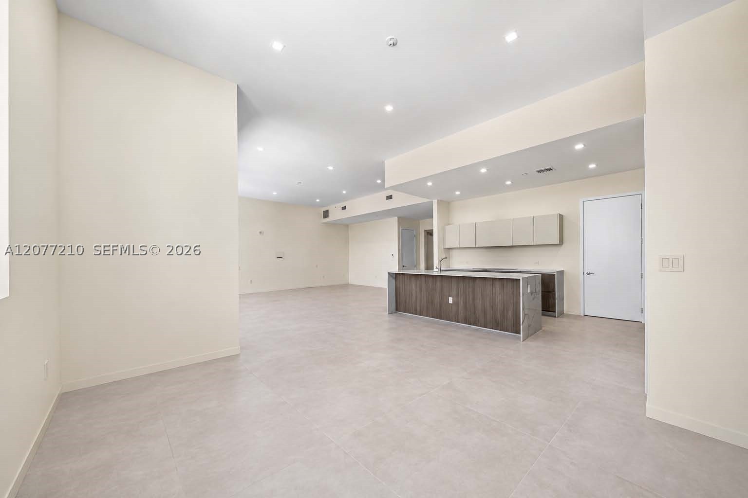 275 Giralda Ave #6A Coral Gables, FL 33134