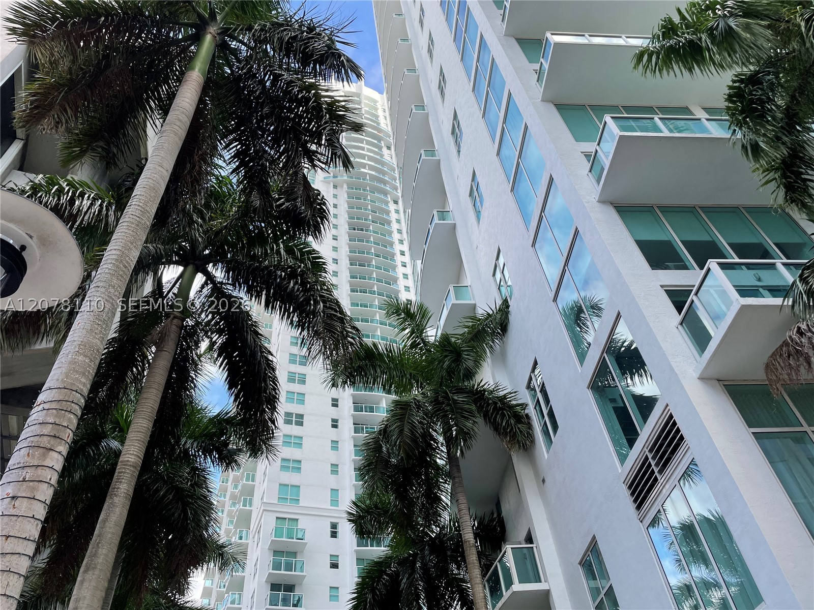 image Brickell on the River North1