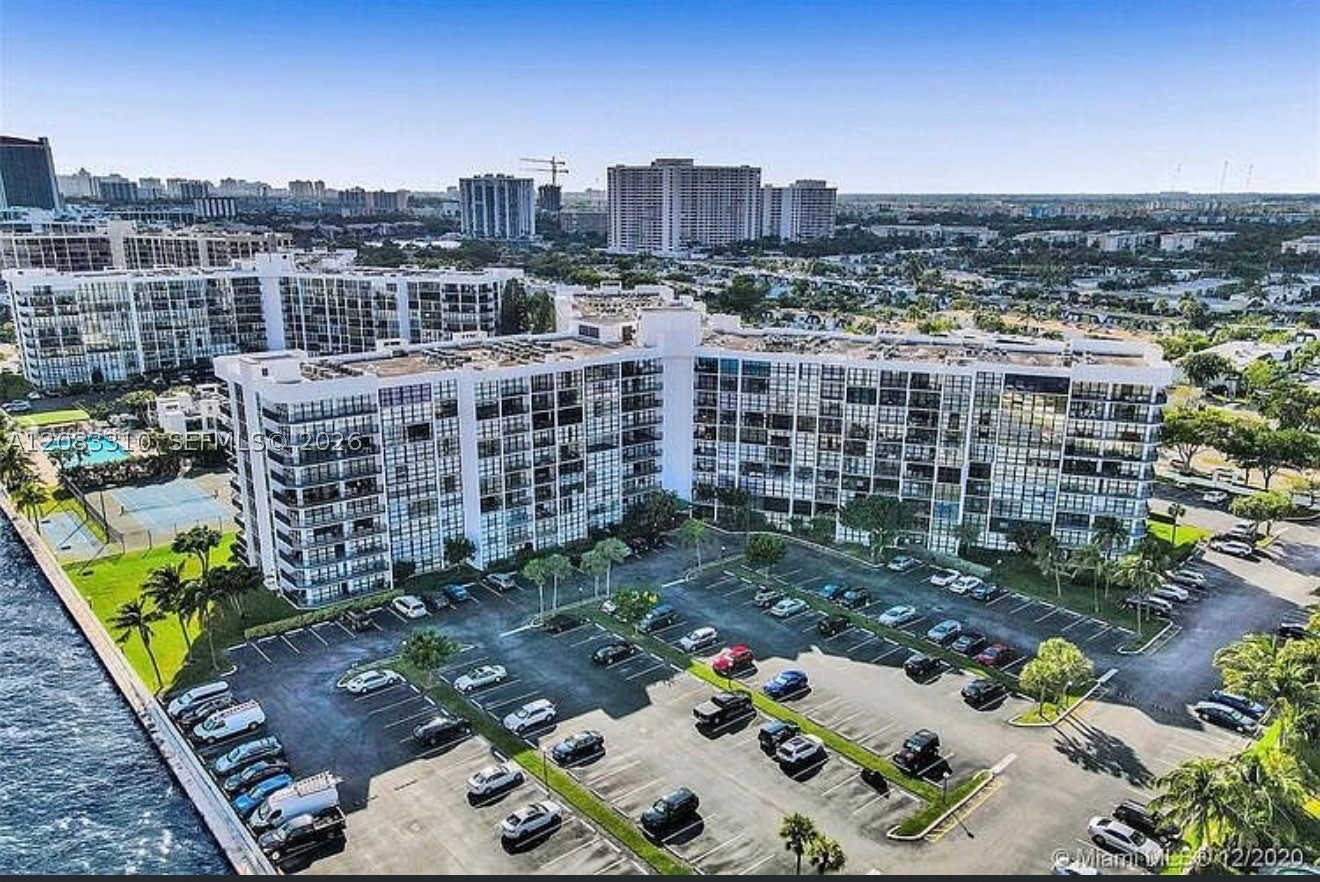 800 Parkview Dr #709