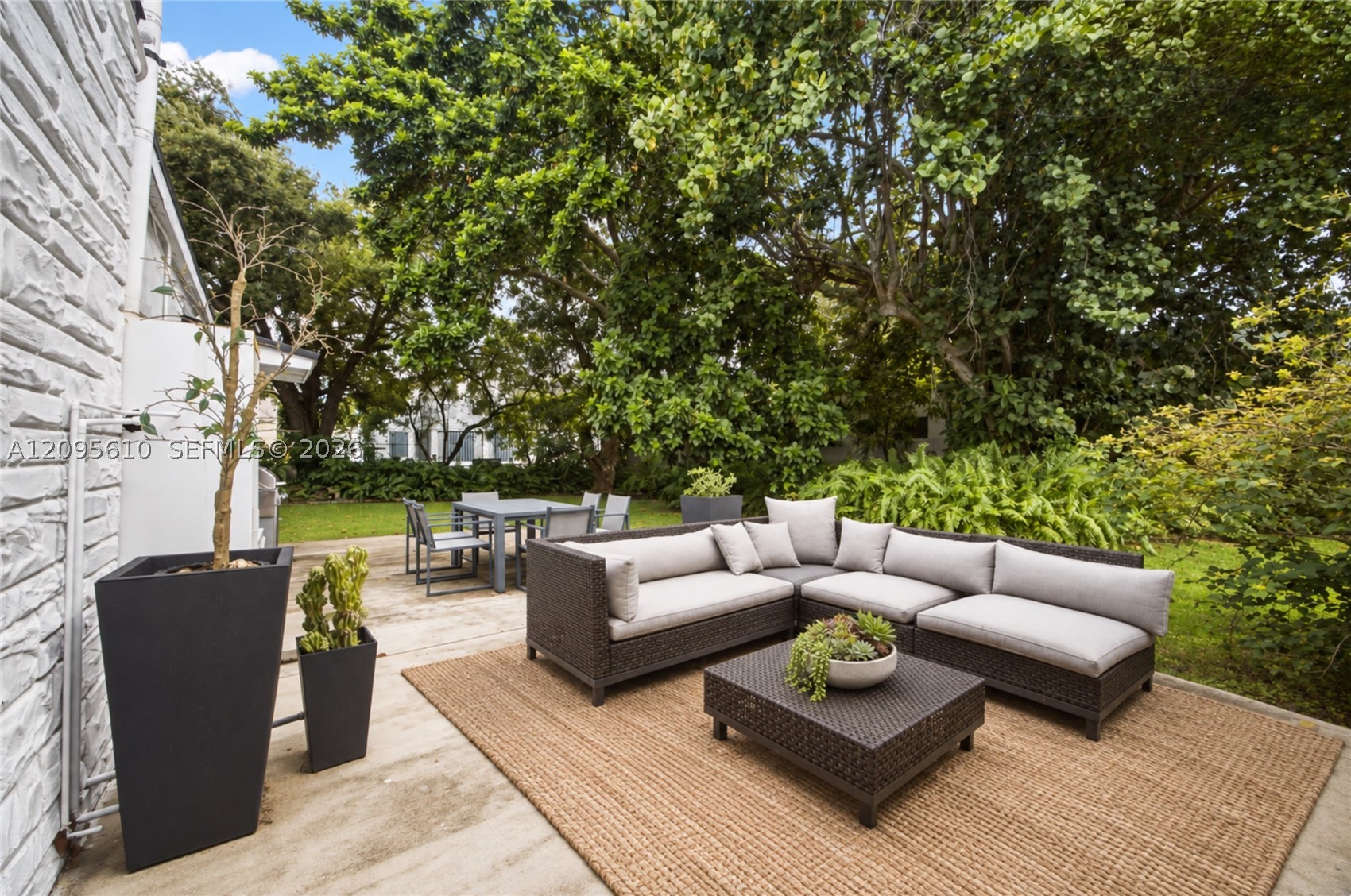 295 NW 42nd St Miami, FL 33127