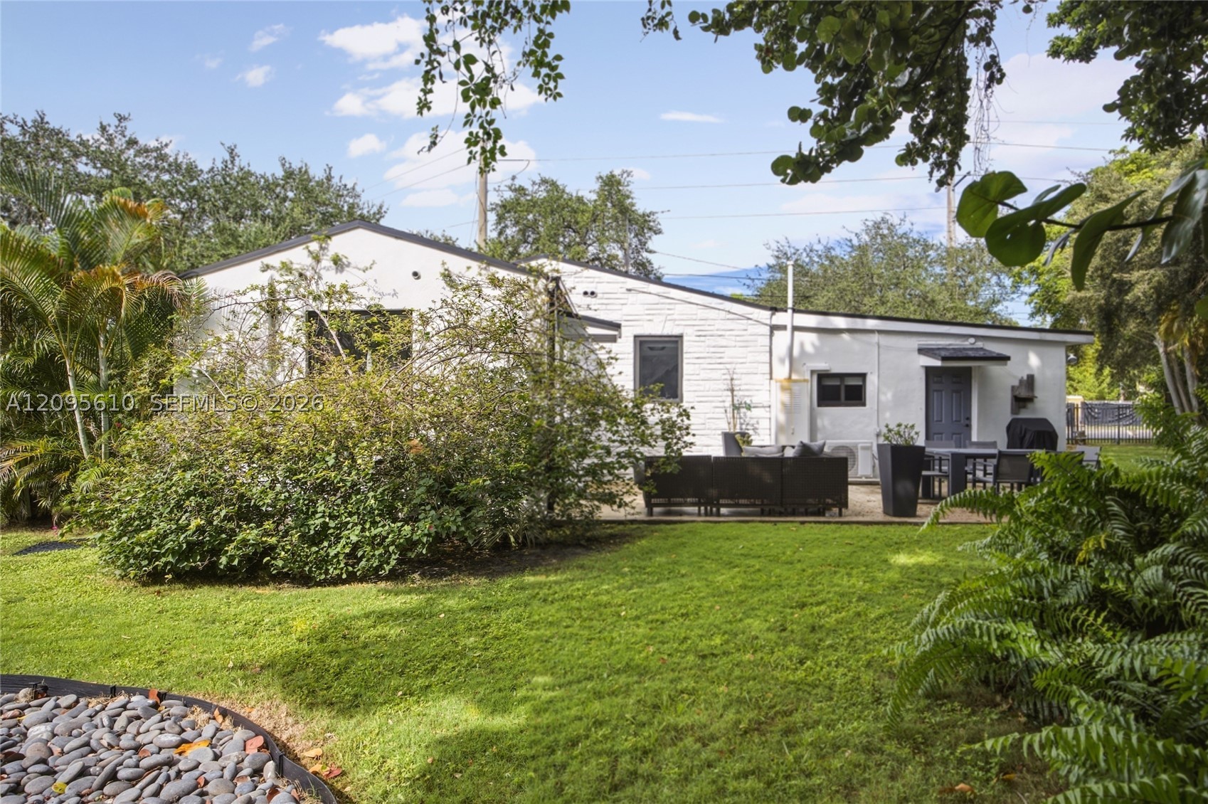 295 NW 42nd St Miami, FL 33127