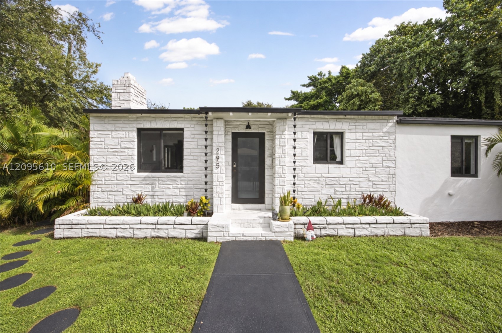 295 NW 42nd St Miami, FL 33127