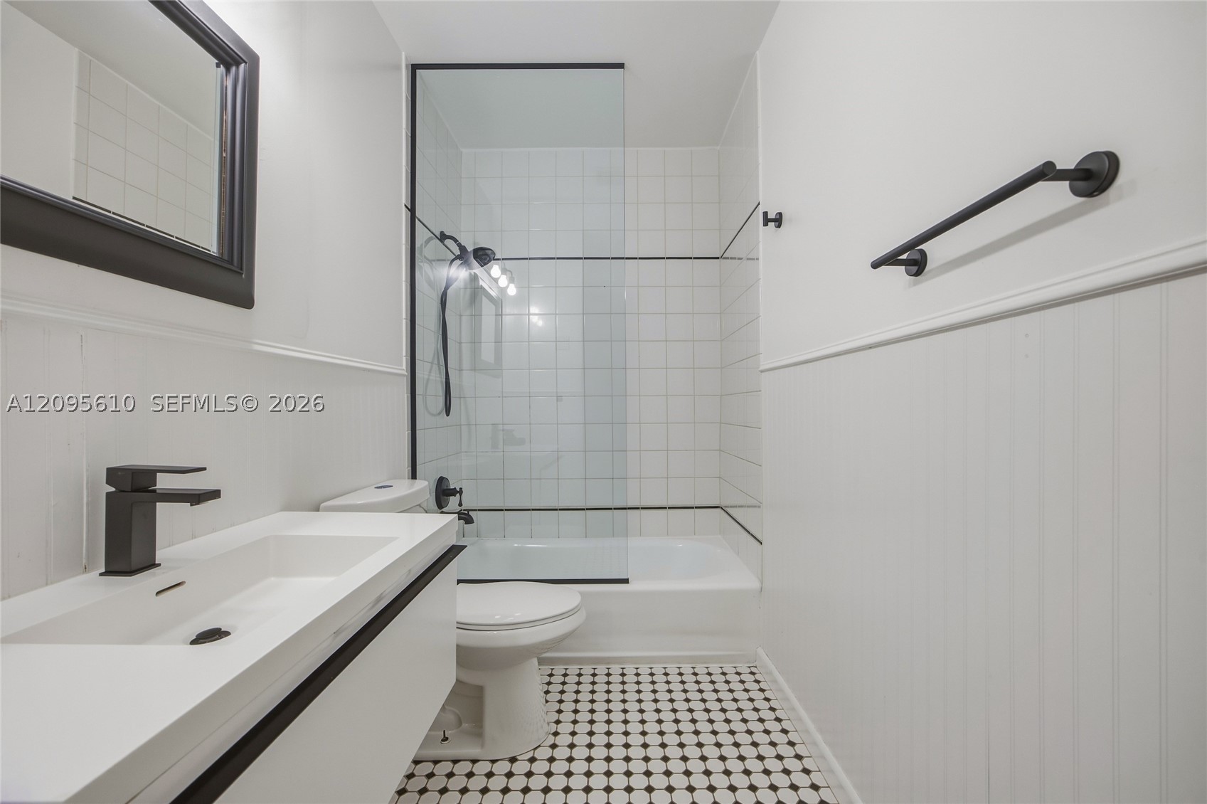 295 NW 42nd St Miami, FL 33127