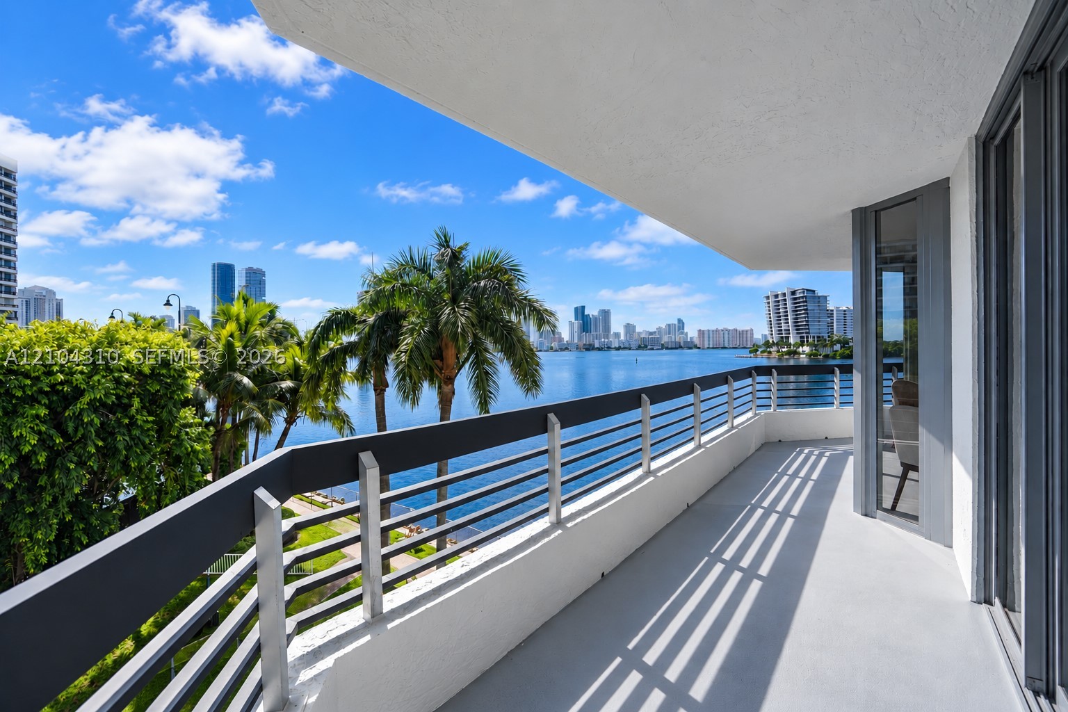 3530 Mystic Pointe Dr #415 Aventura, FL 33180