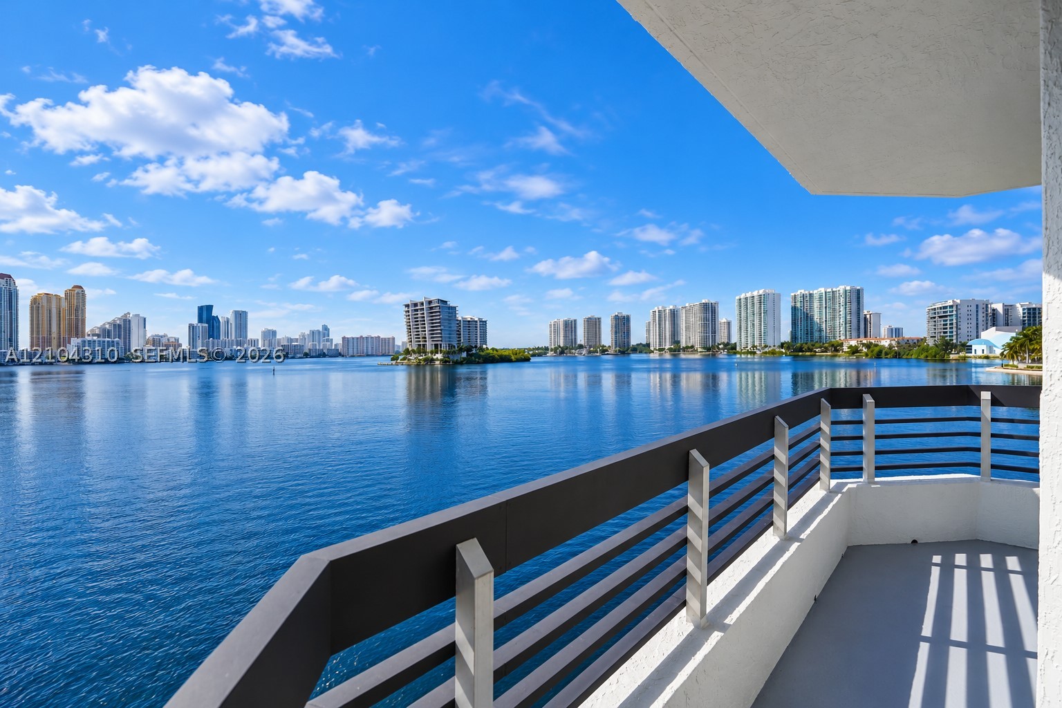3530 Mystic Pointe Dr #415 Aventura, FL 33180