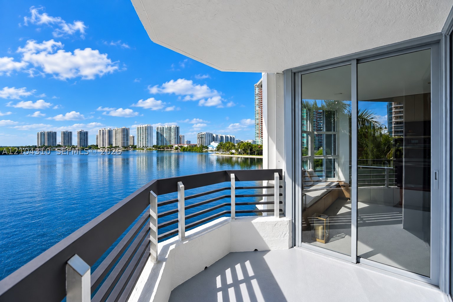 3530 Mystic Pointe Dr #415 Aventura, FL 33180