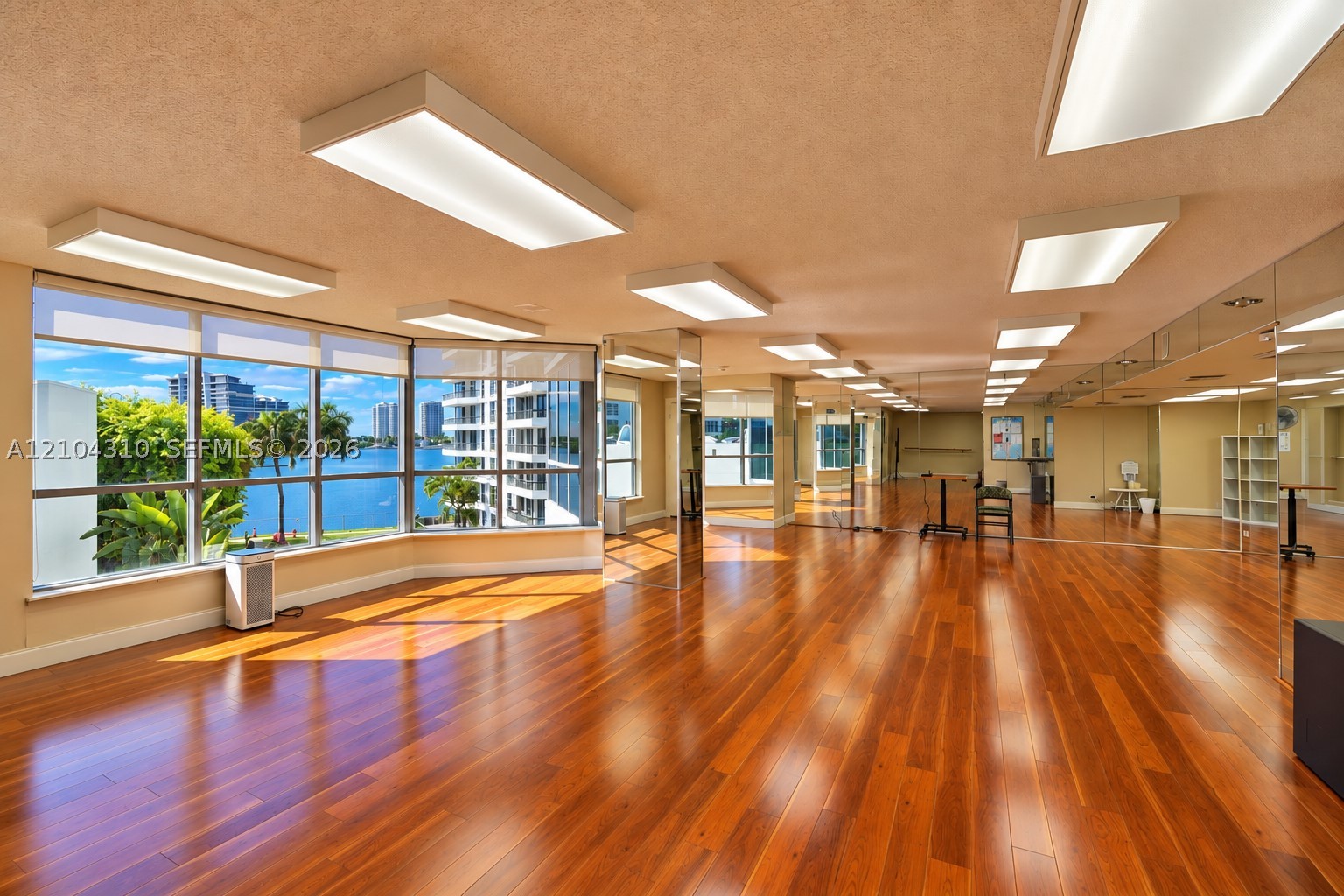3530 Mystic Pointe Dr #415 Aventura, FL 33180