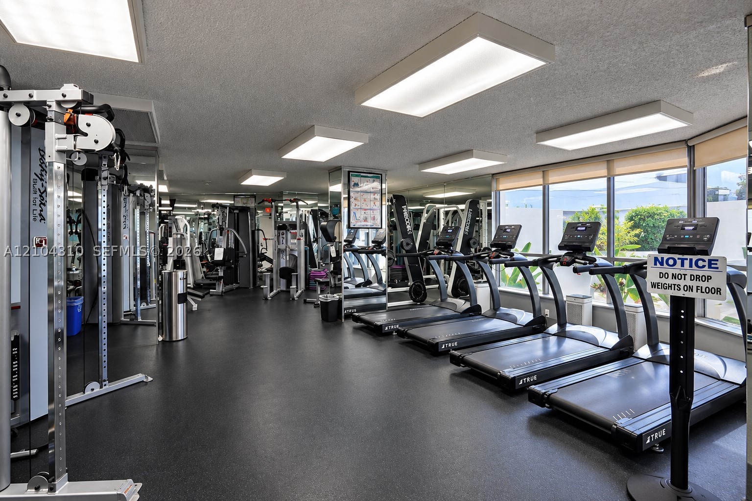 3530 Mystic Pointe Dr #415 Aventura, FL 33180