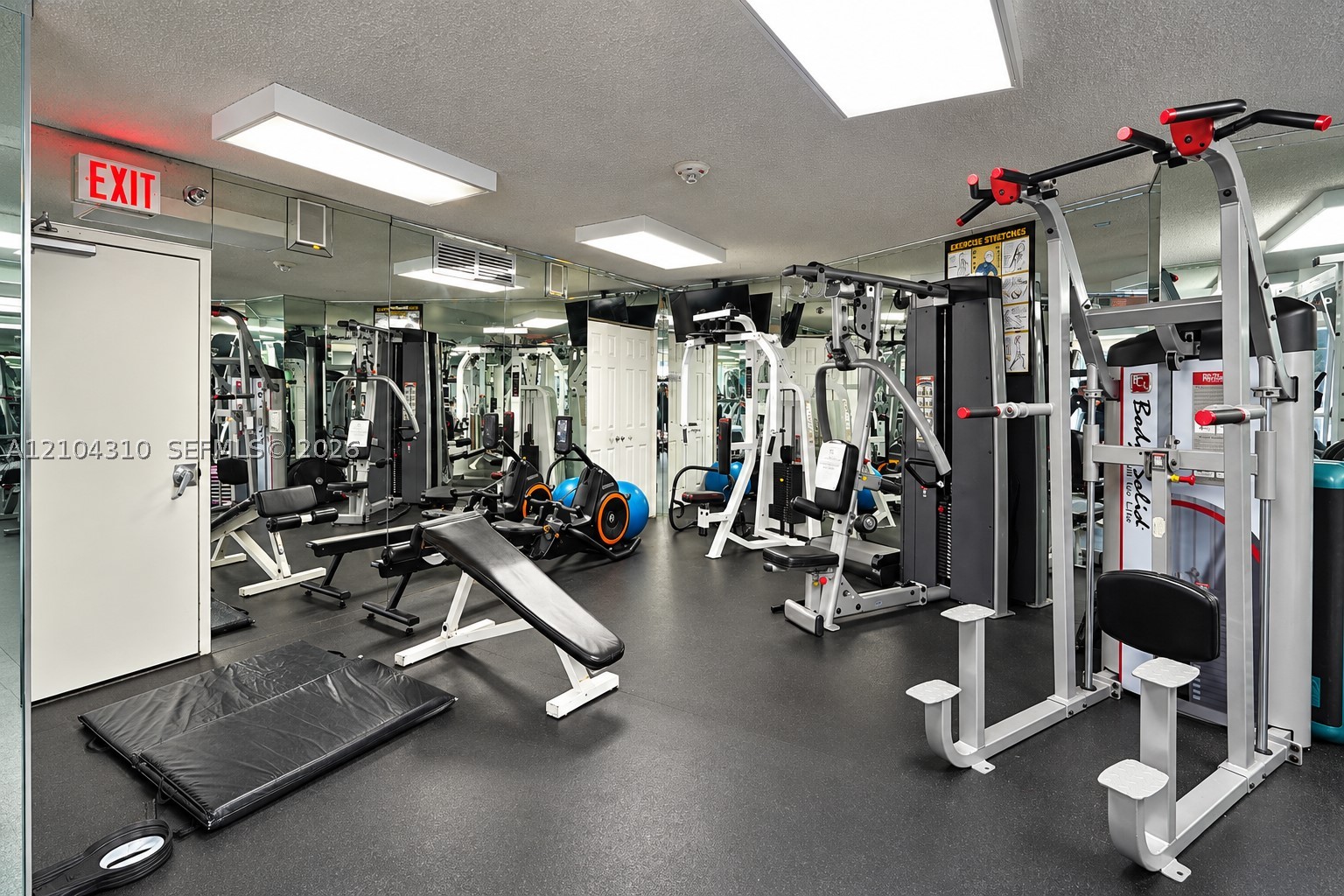 3530 Mystic Pointe Dr #415 Aventura, FL 33180