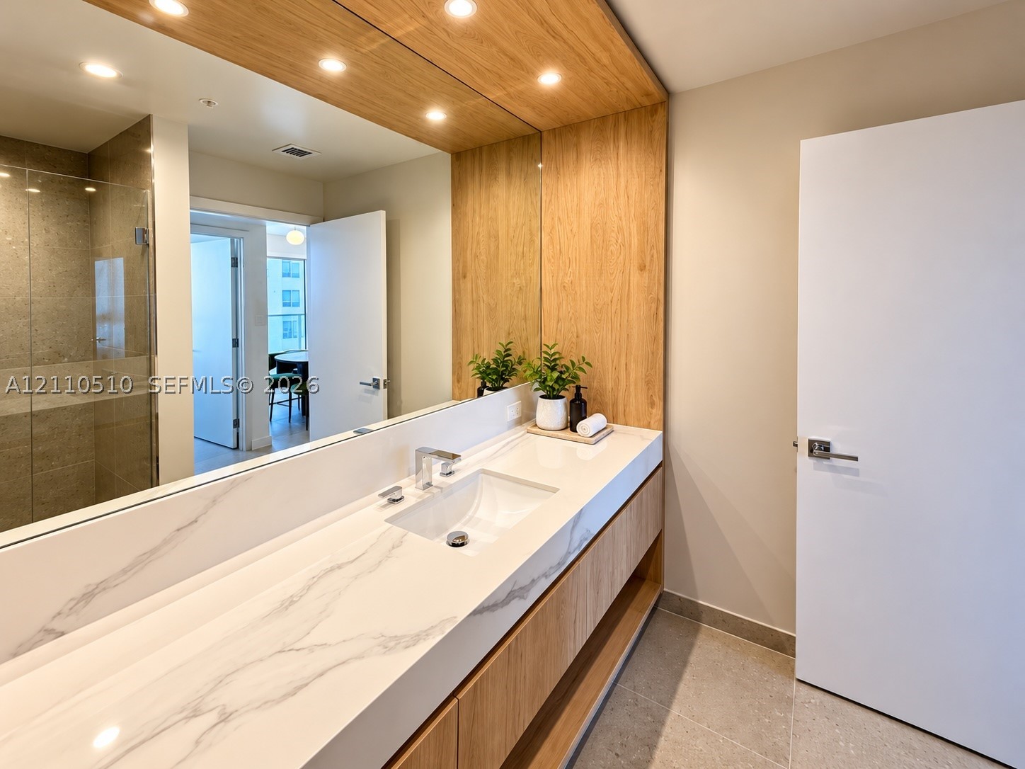 11 NE 6th St #1811 Miami, FL 33132
