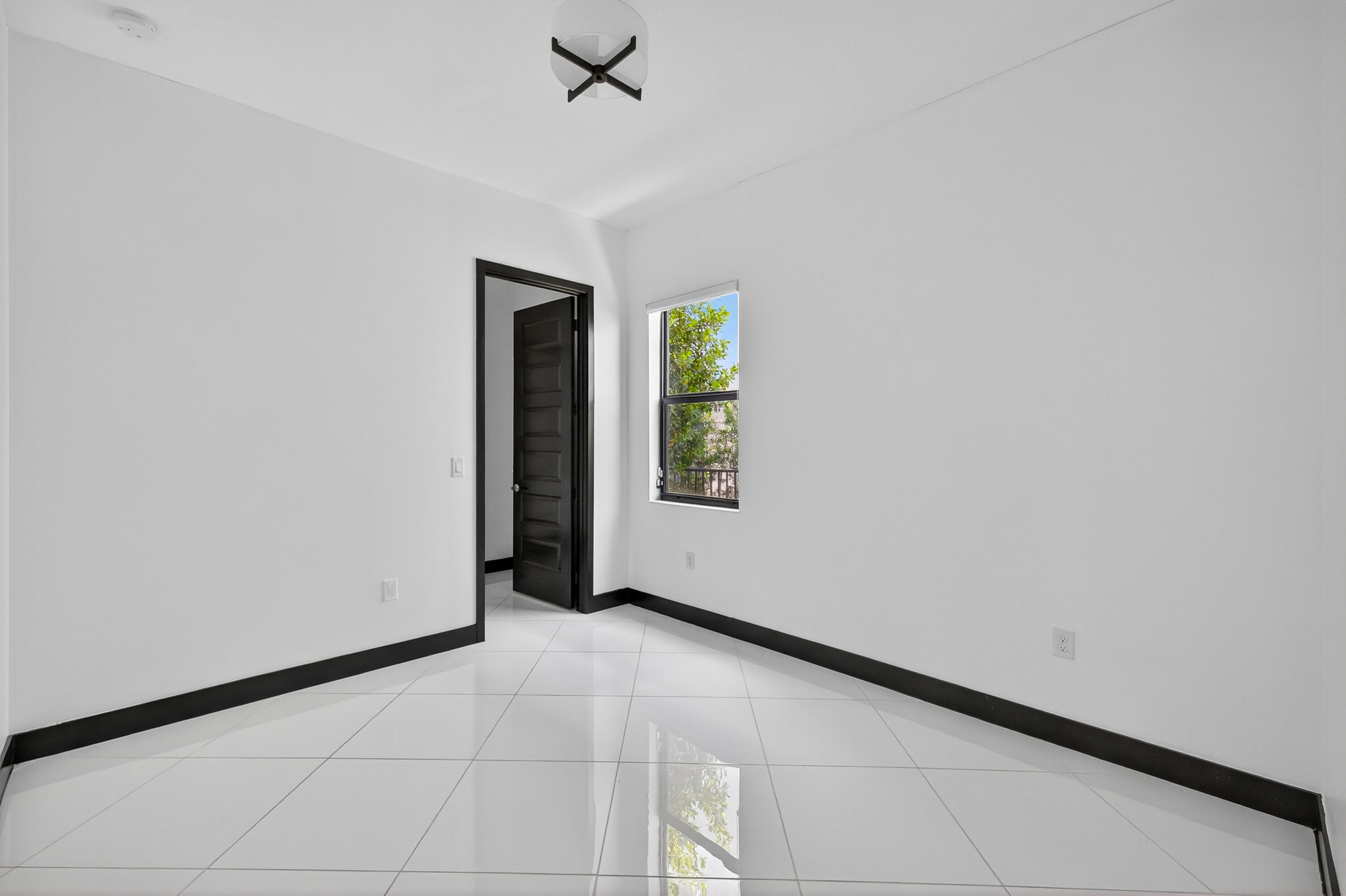 15800 NW 88th Miami Lakes, FL 33018