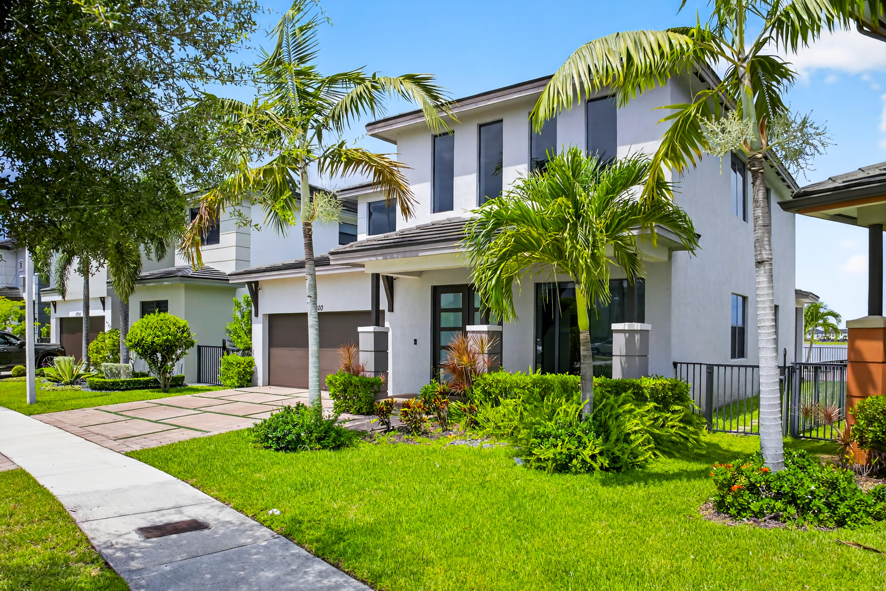 15800 NW 88th Miami Lakes, FL 33018