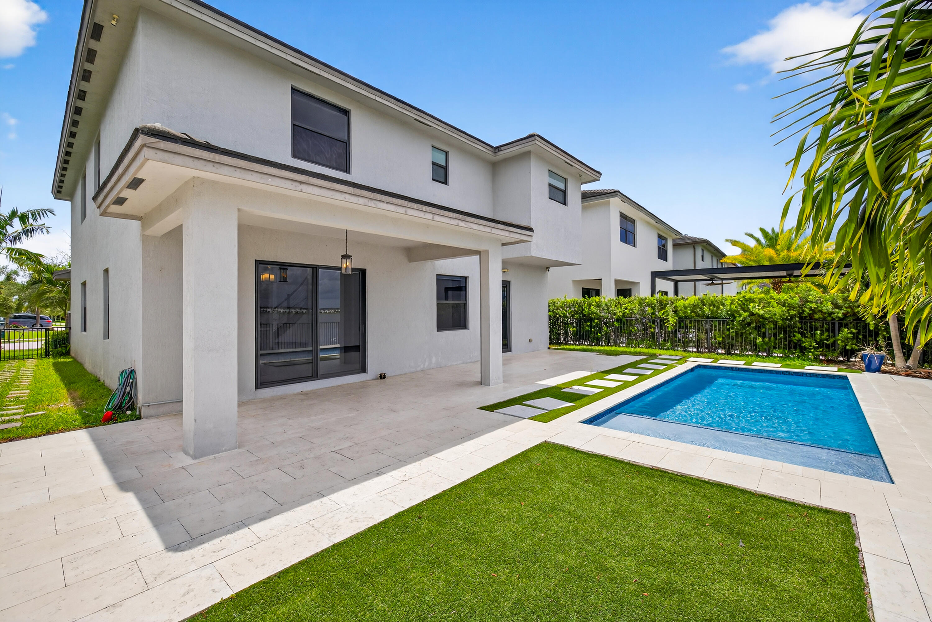 15800 NW 88th Miami Lakes, FL 33018