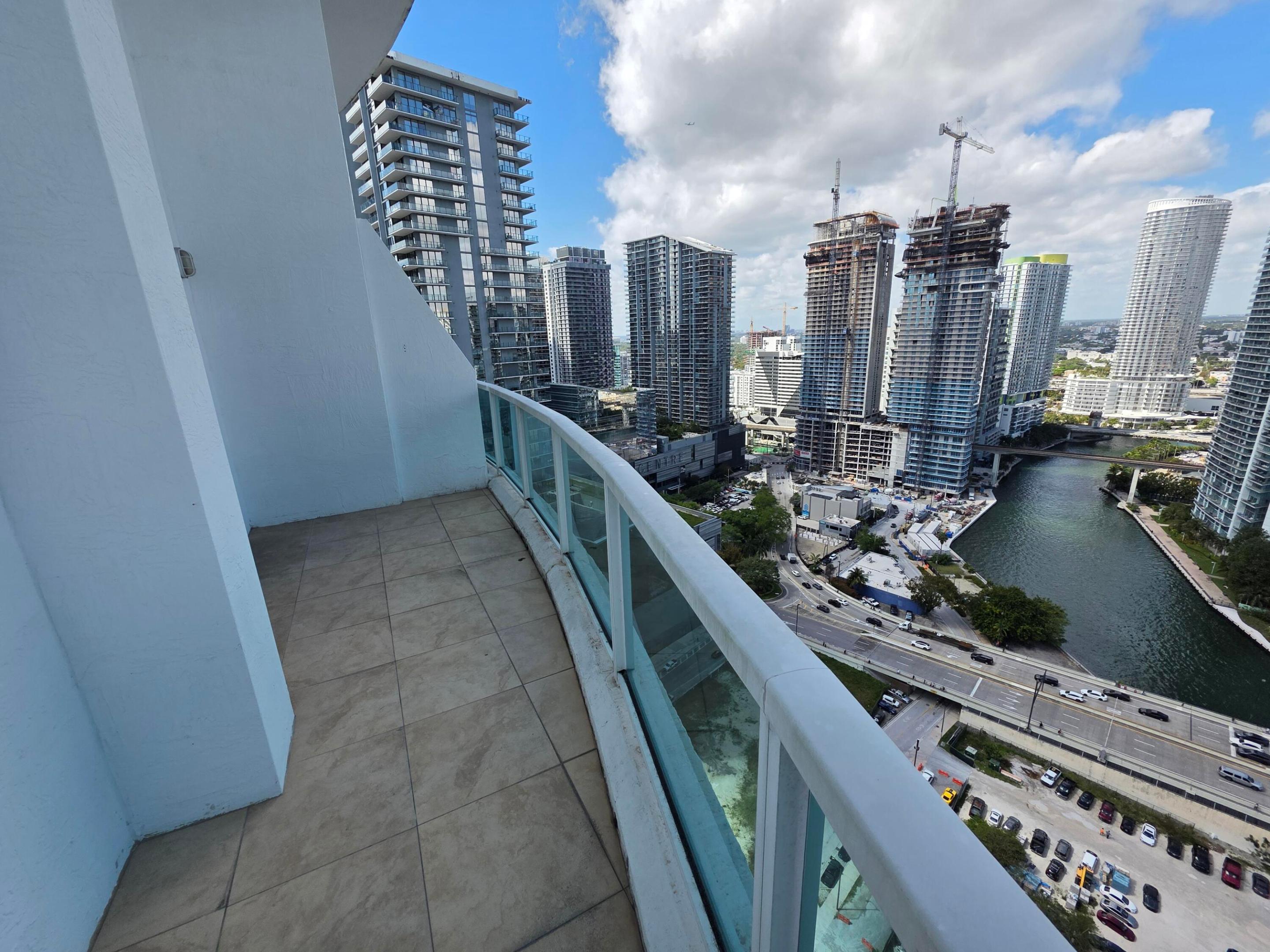 image Brickell on the River South11