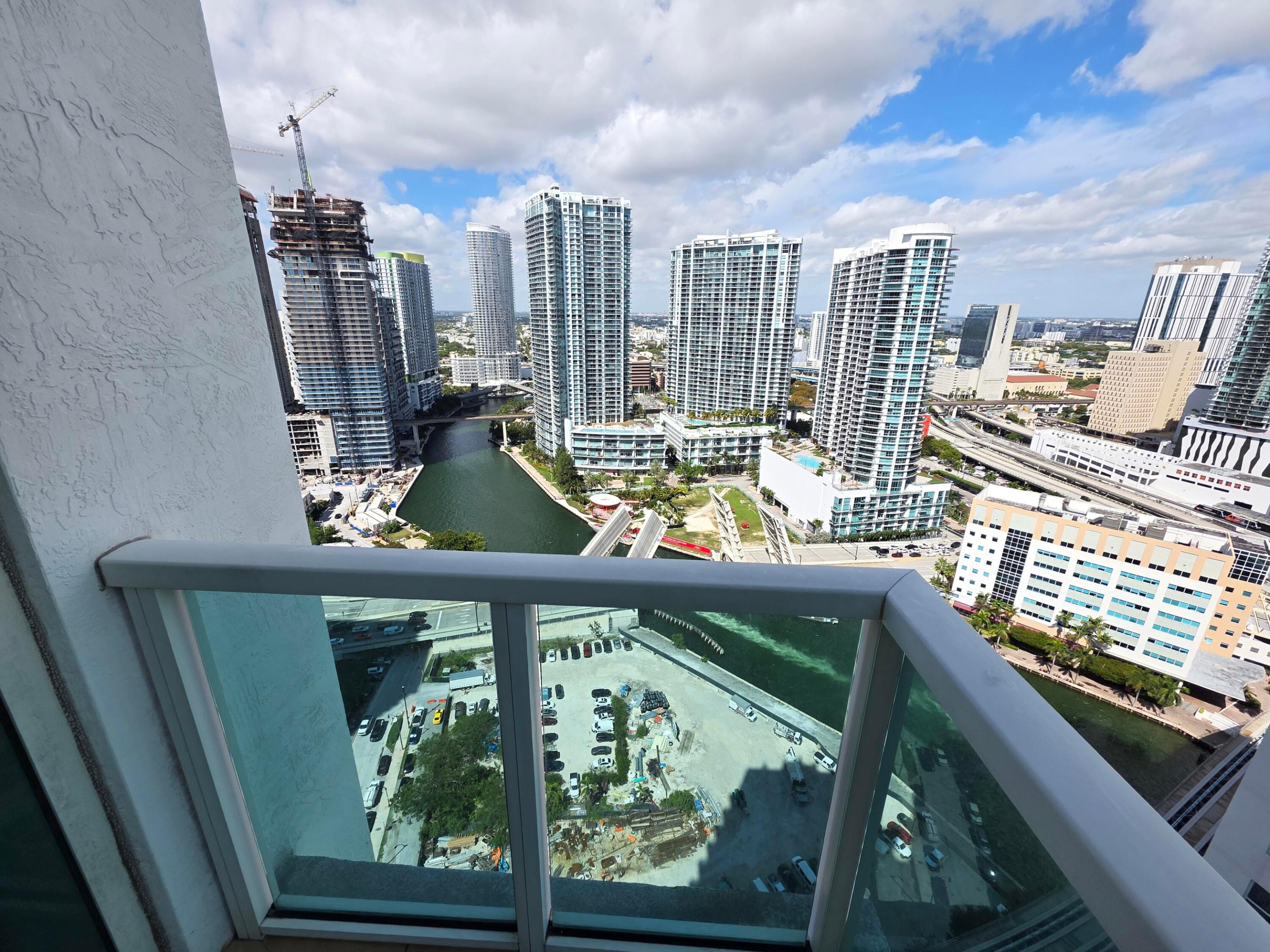 image Brickell on the River South2