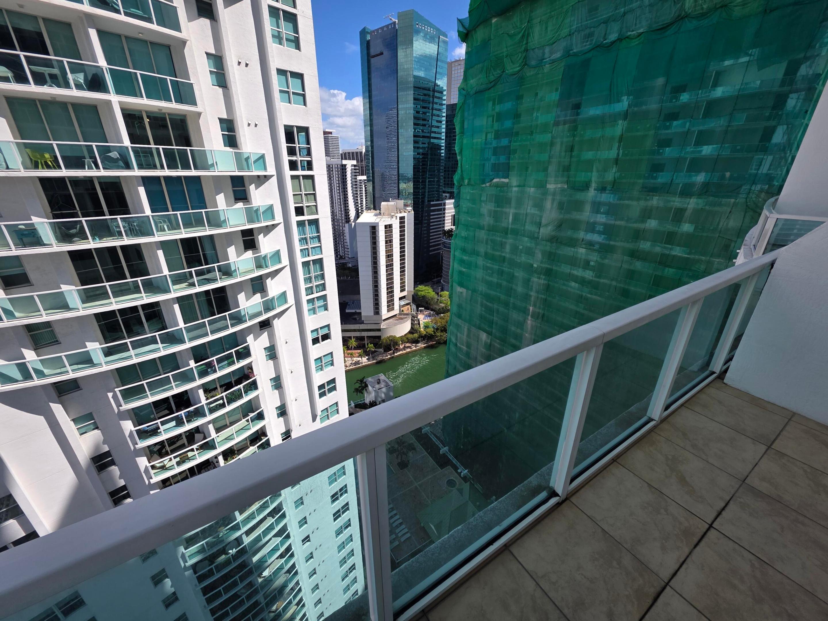 image Brickell on the River South3