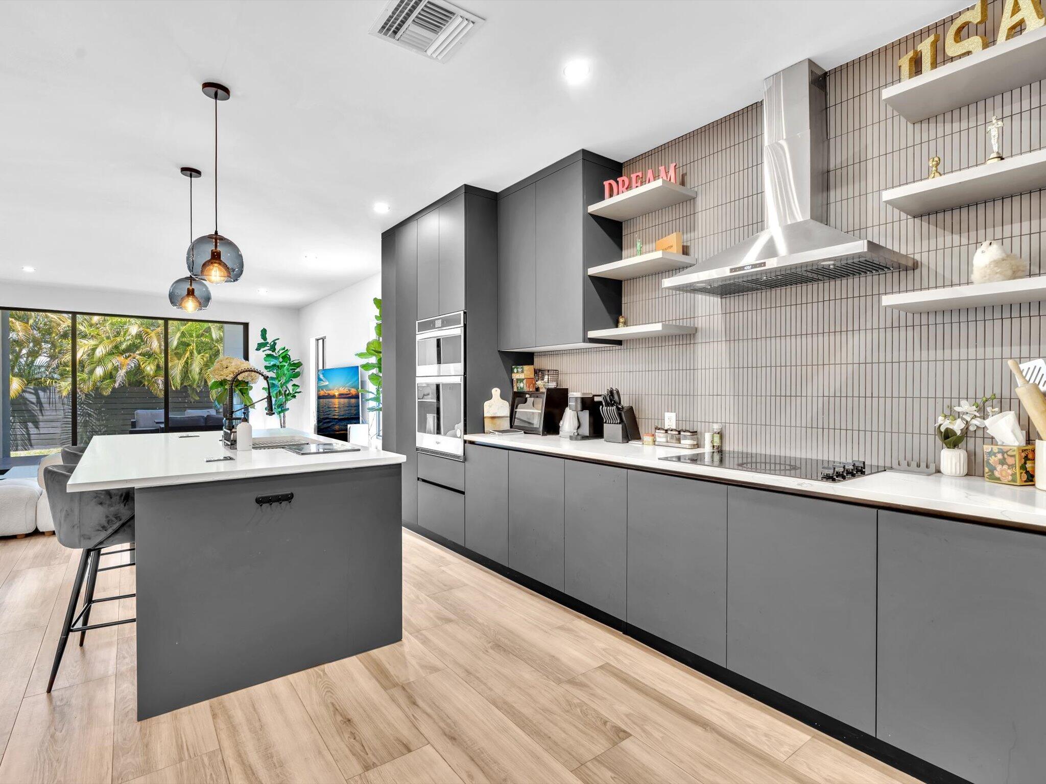 913 NE 15th Fort Lauderdale, FL 33304