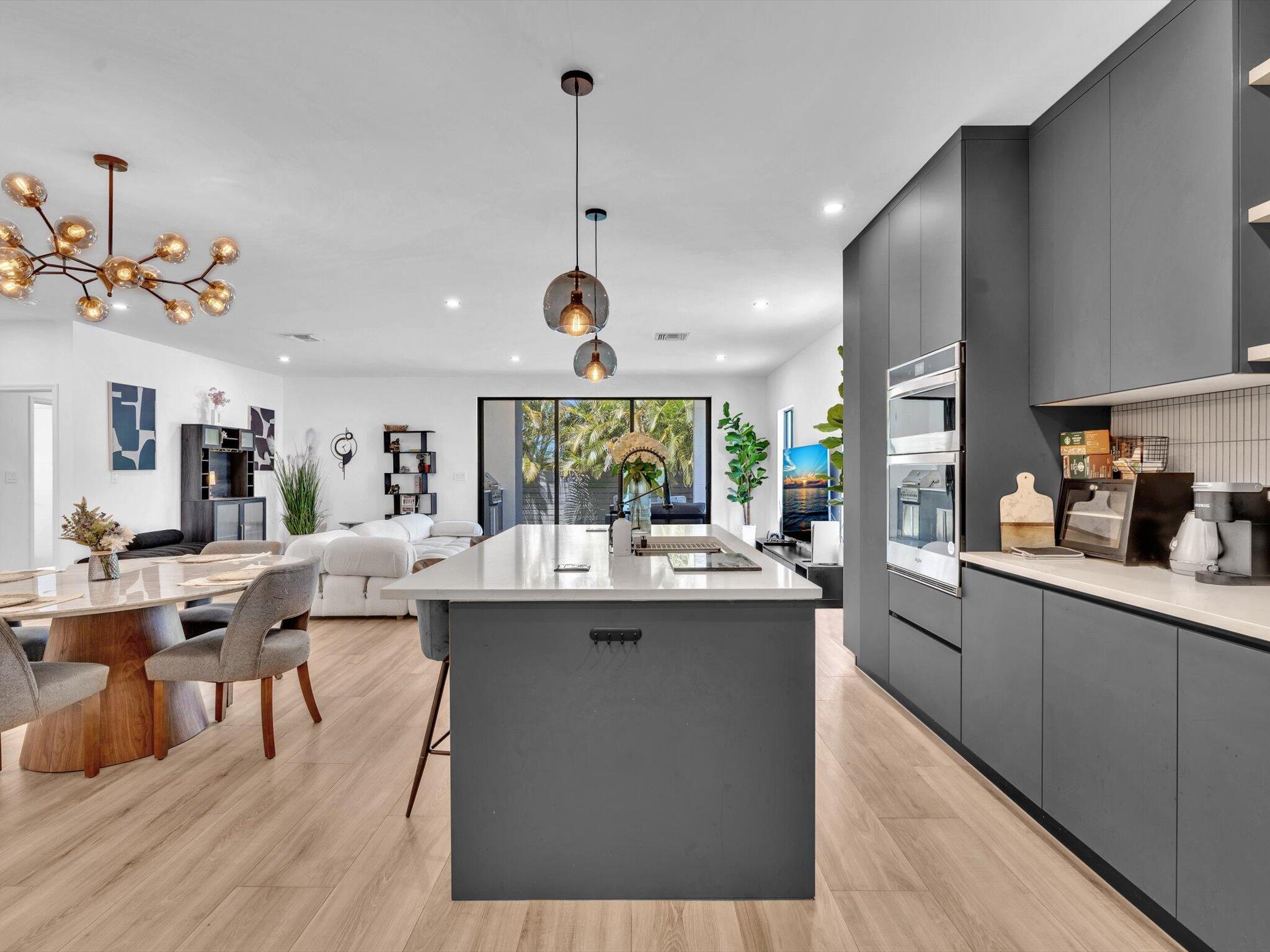 913 NE 15th Fort Lauderdale, FL 33304