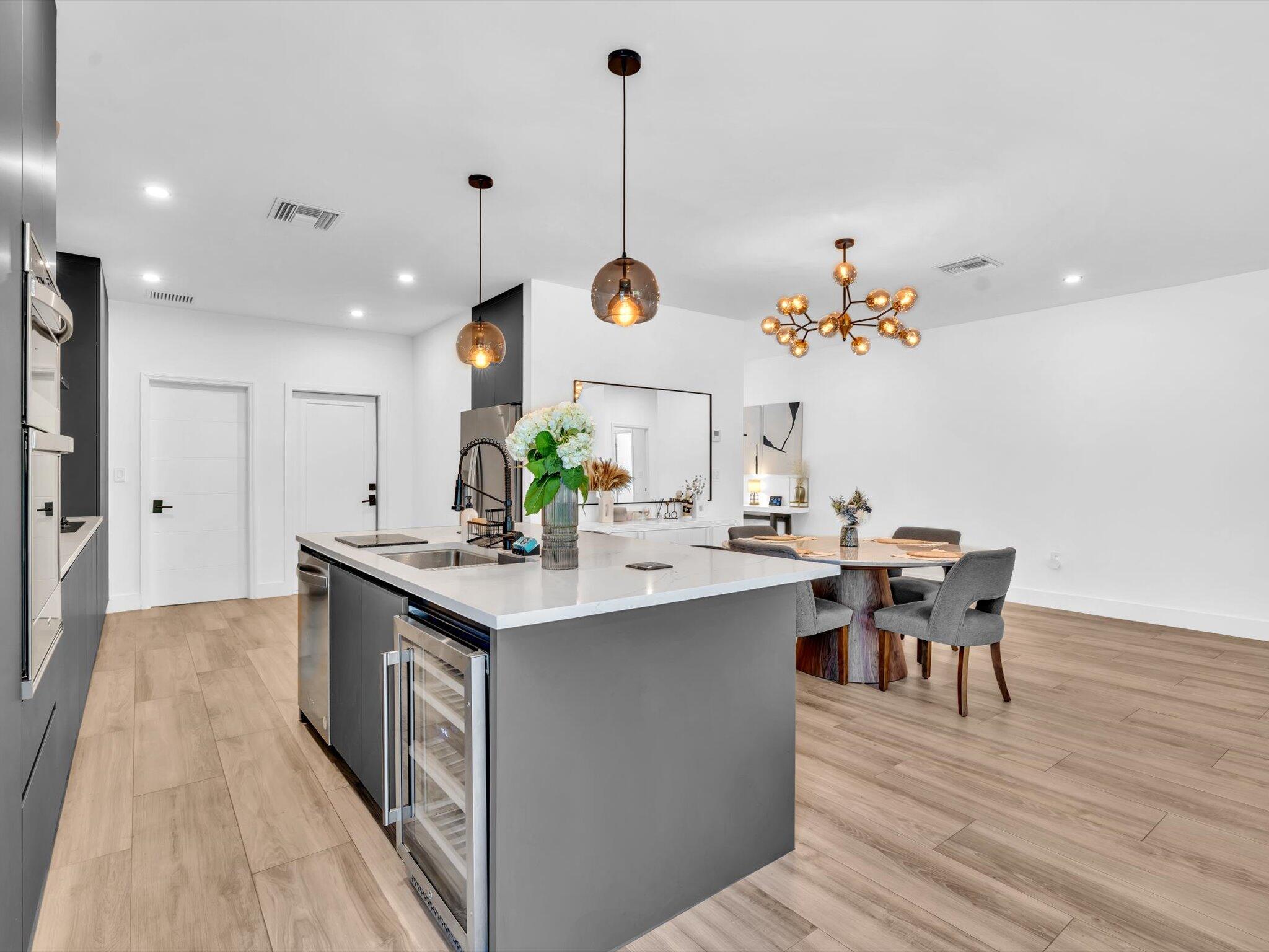 913 NE 15th Fort Lauderdale, FL 33304