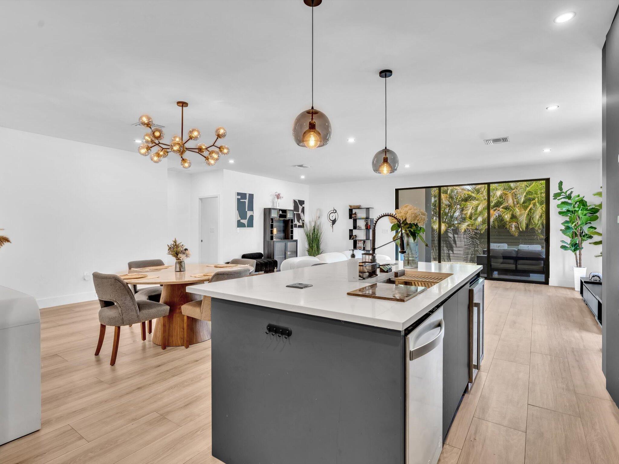 913 NE 15th Fort Lauderdale, FL 33304