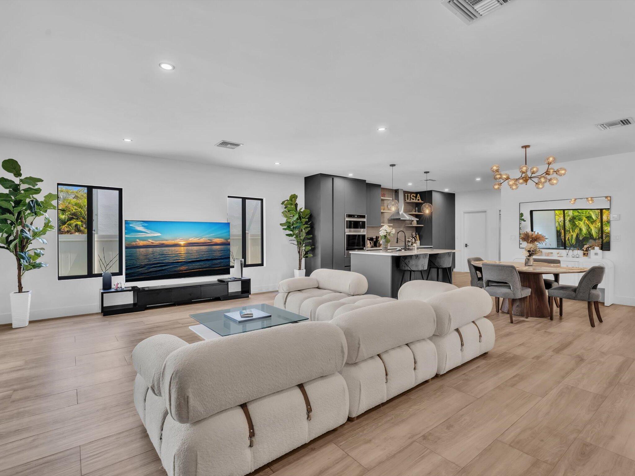 913 NE 15th Fort Lauderdale, FL 33304