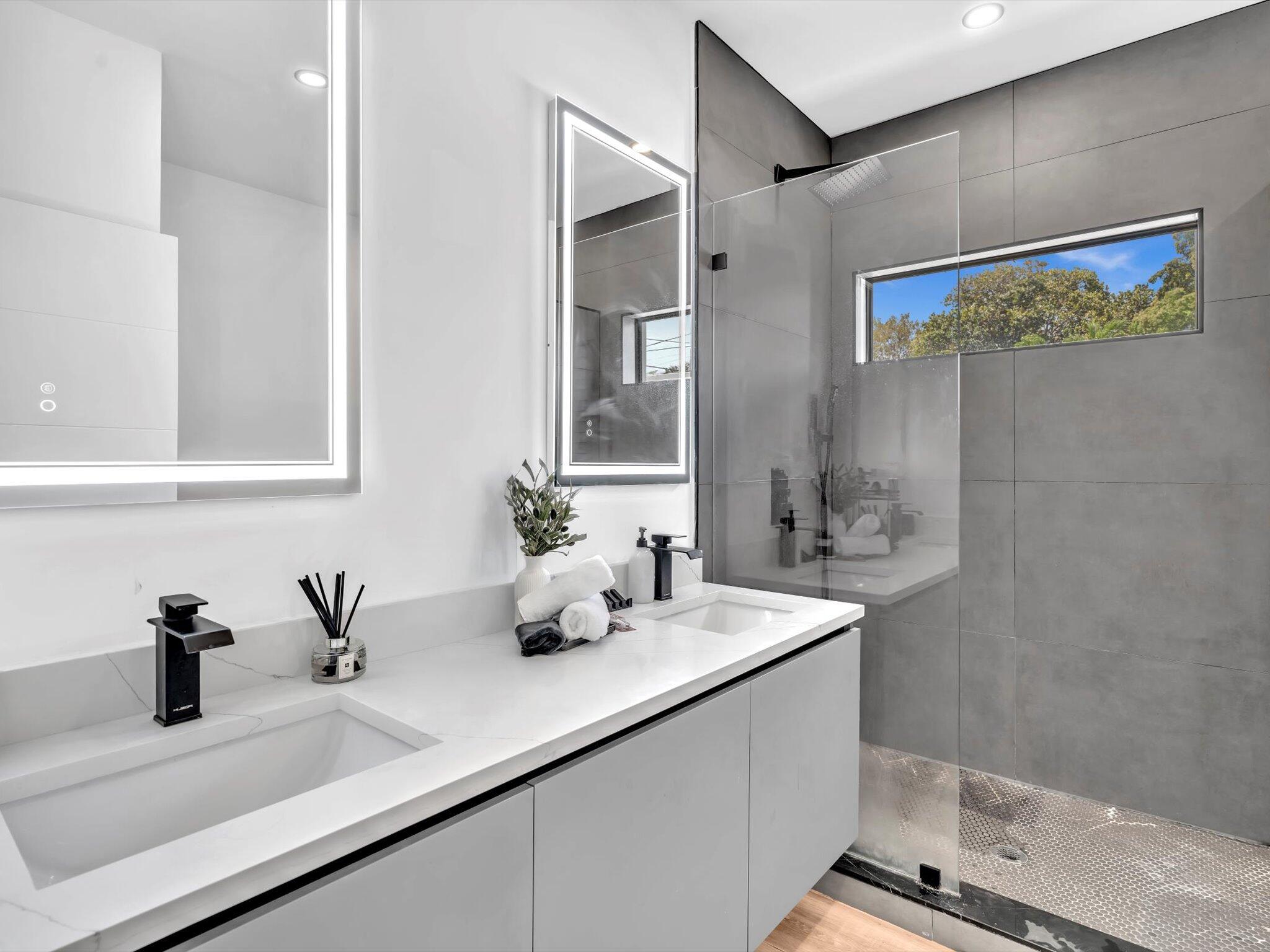 913 NE 15th Fort Lauderdale, FL 33304