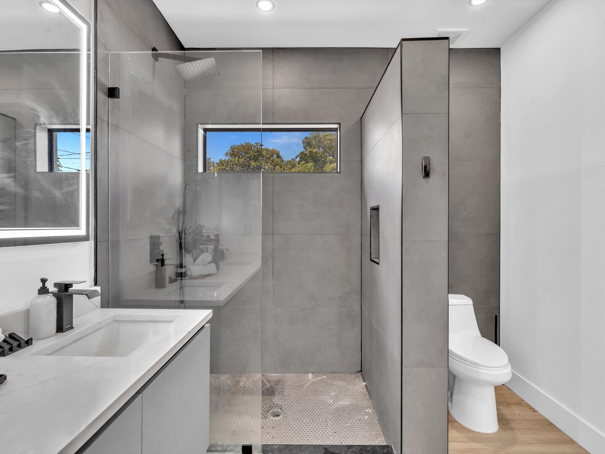 913 NE 15th Fort Lauderdale, FL 33304