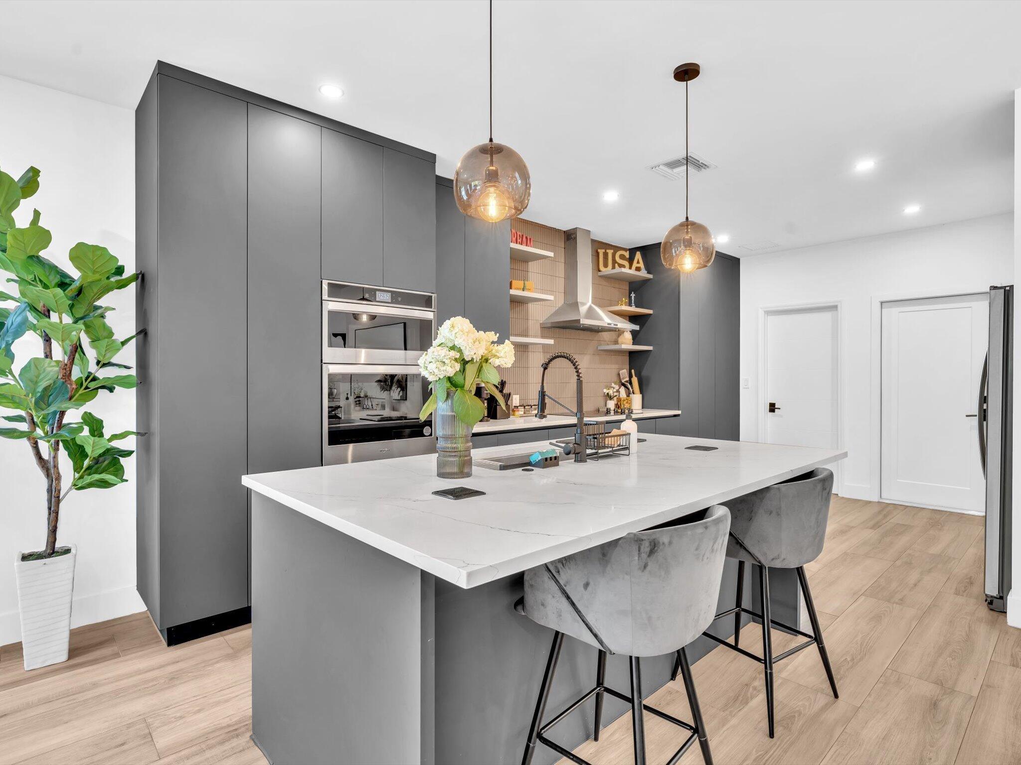 913 NE 15th Fort Lauderdale, FL 33304