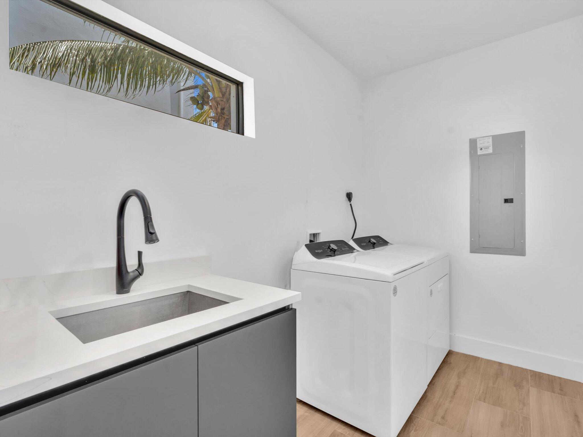 913 NE 15th Fort Lauderdale, FL 33304