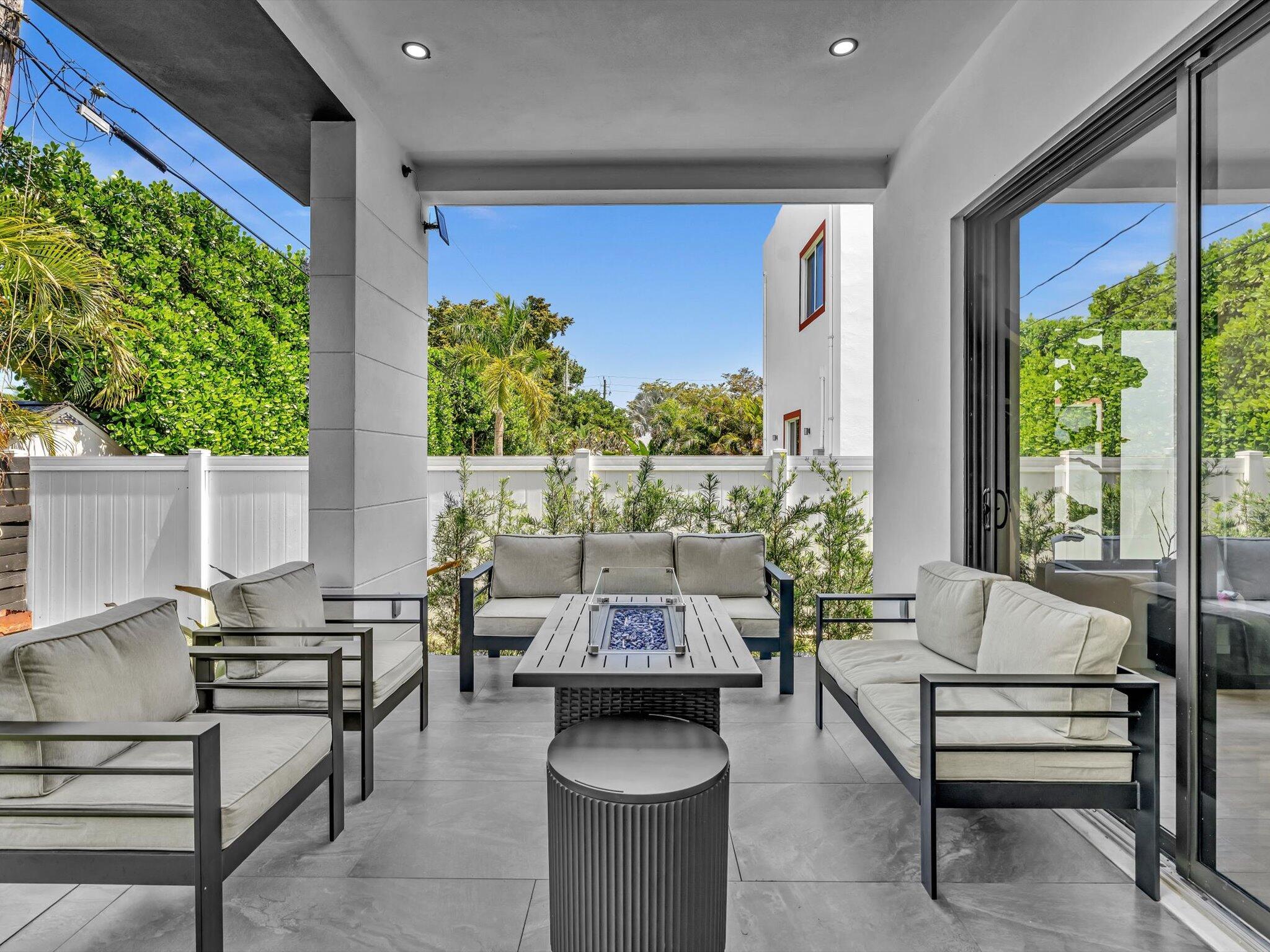 913 NE 15th Fort Lauderdale, FL 33304