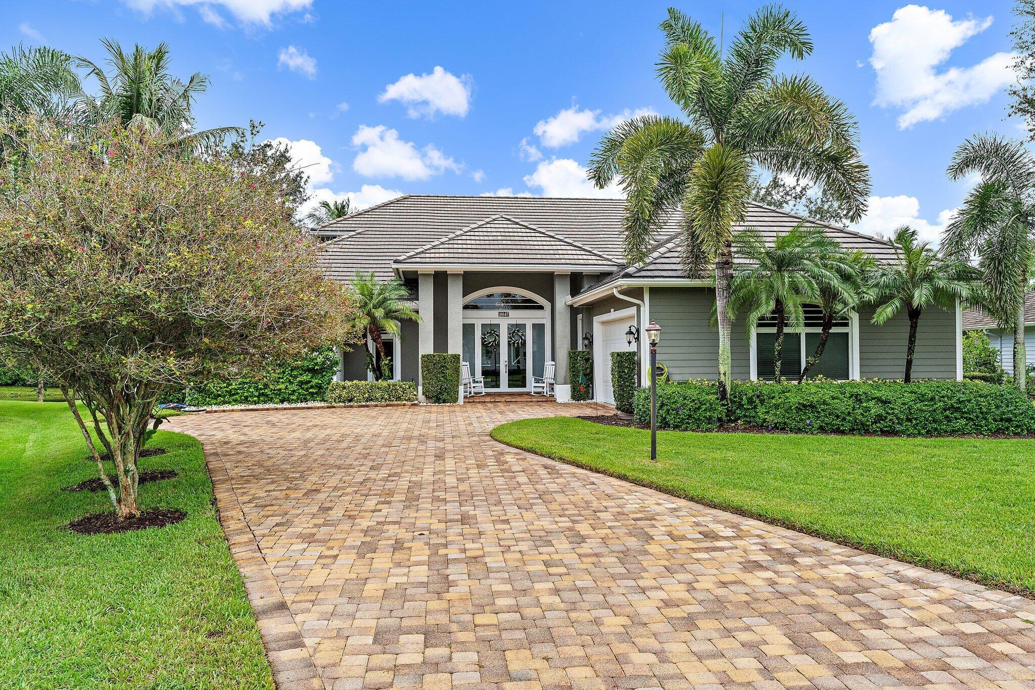 18647 SE Lakeside