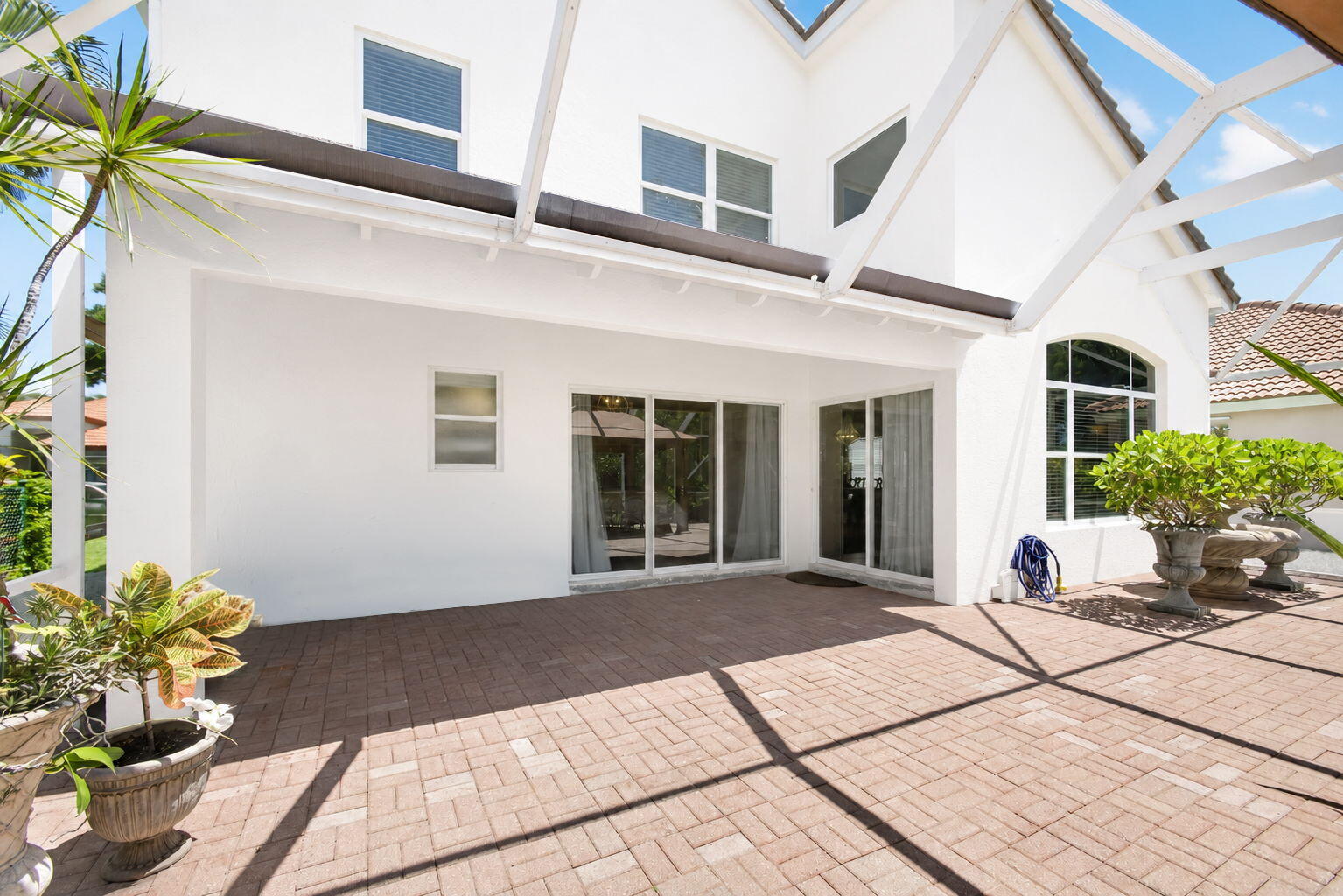 5137 Elpine Riviera Beach, FL 33418