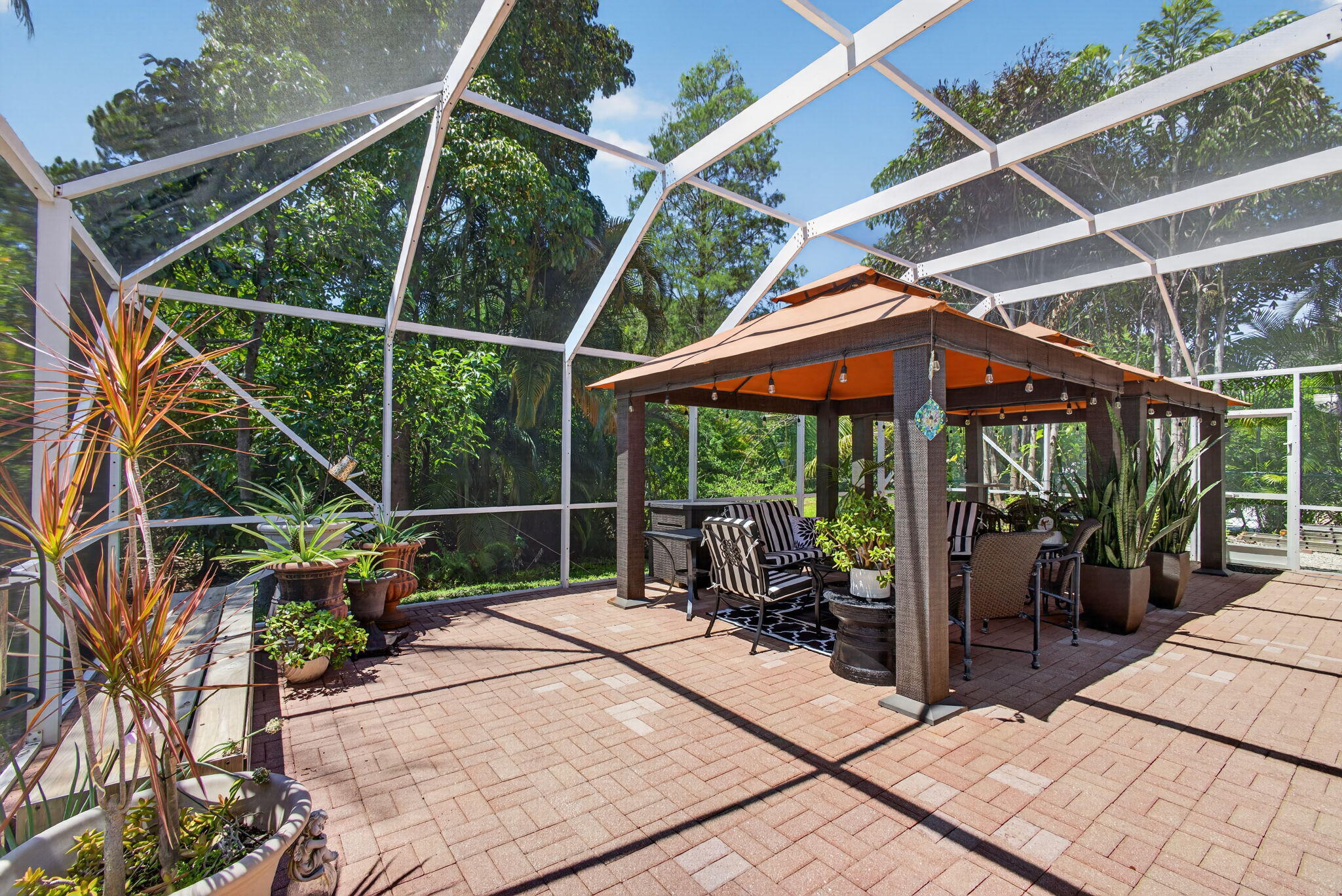5137 Elpine Riviera Beach, FL 33418