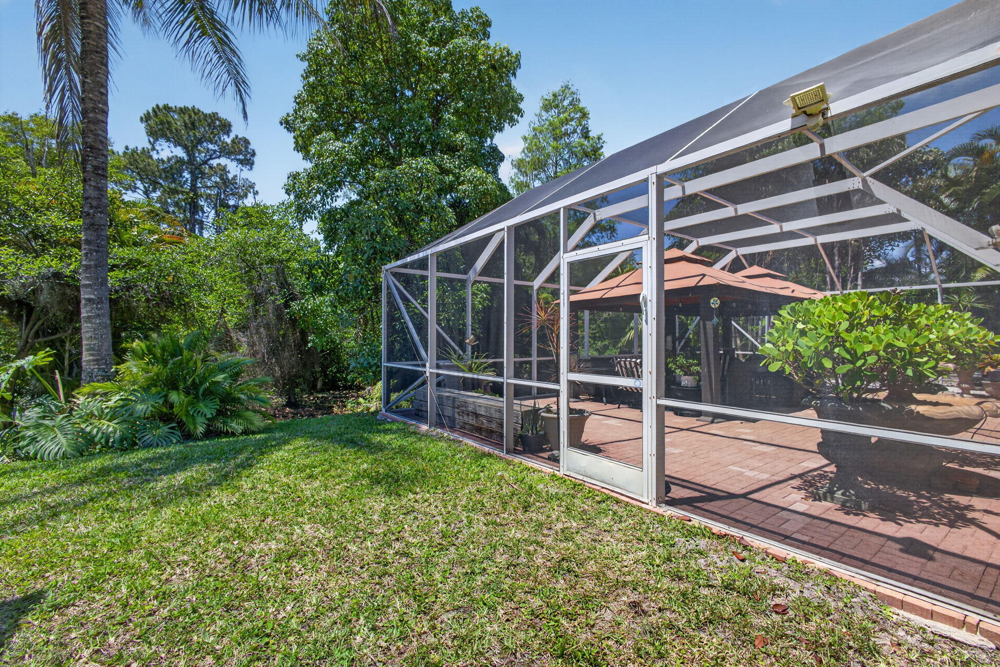 5137 Elpine Riviera Beach, FL 33418