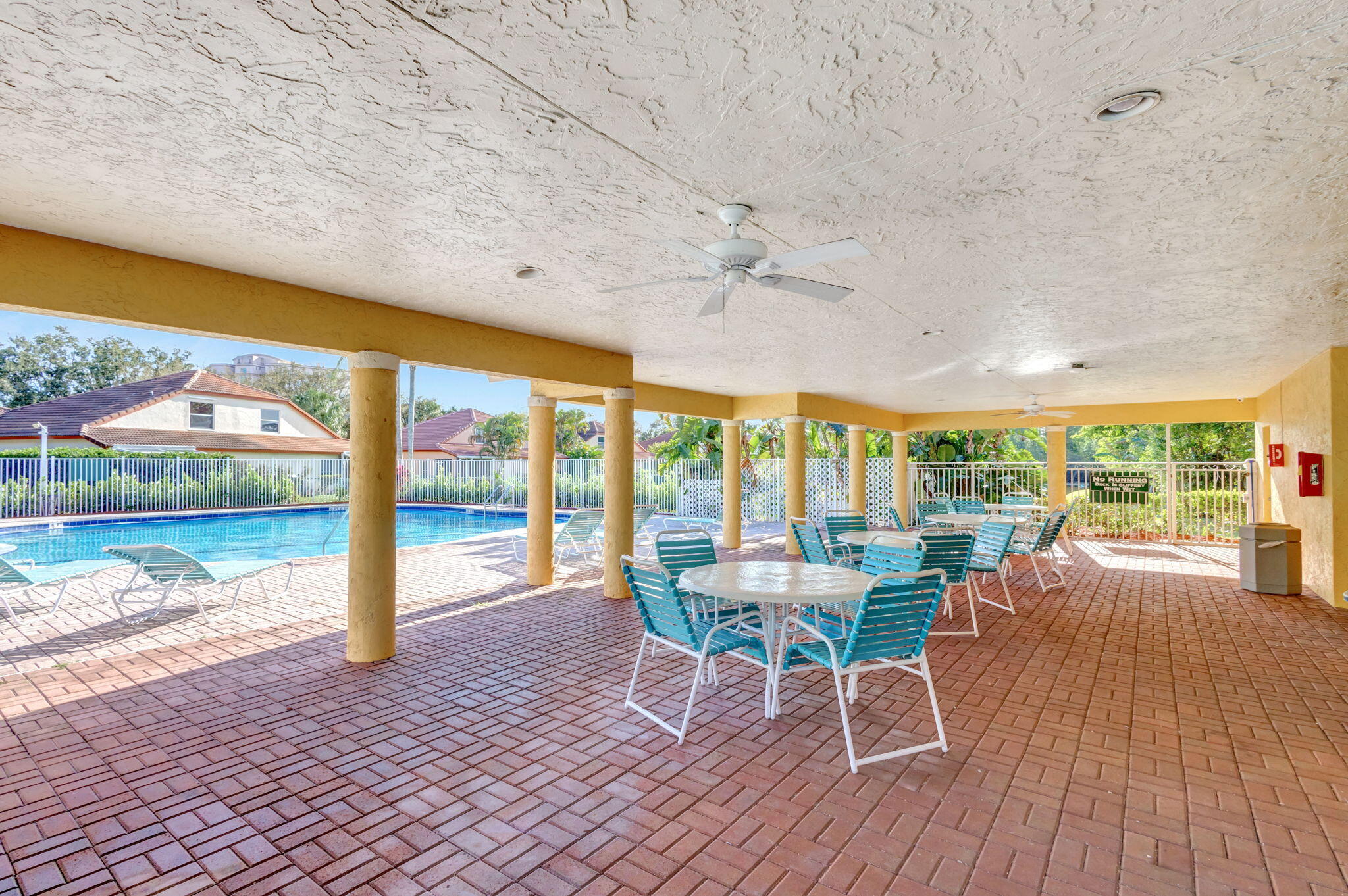 5137 Elpine Riviera Beach, FL 33418