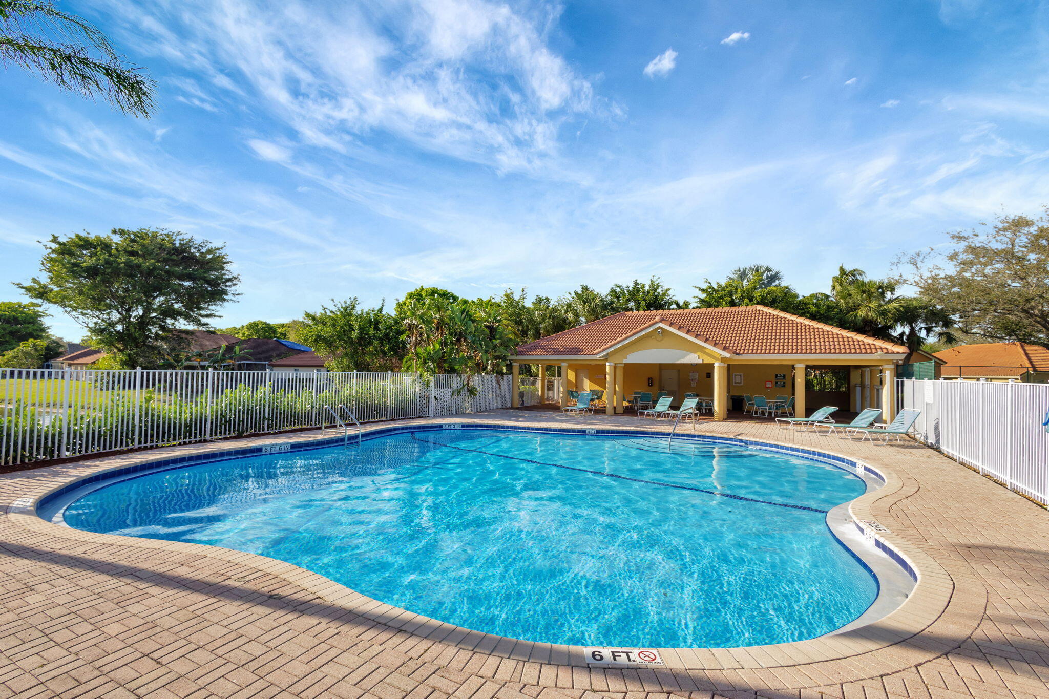 5137 Elpine Riviera Beach, FL 33418