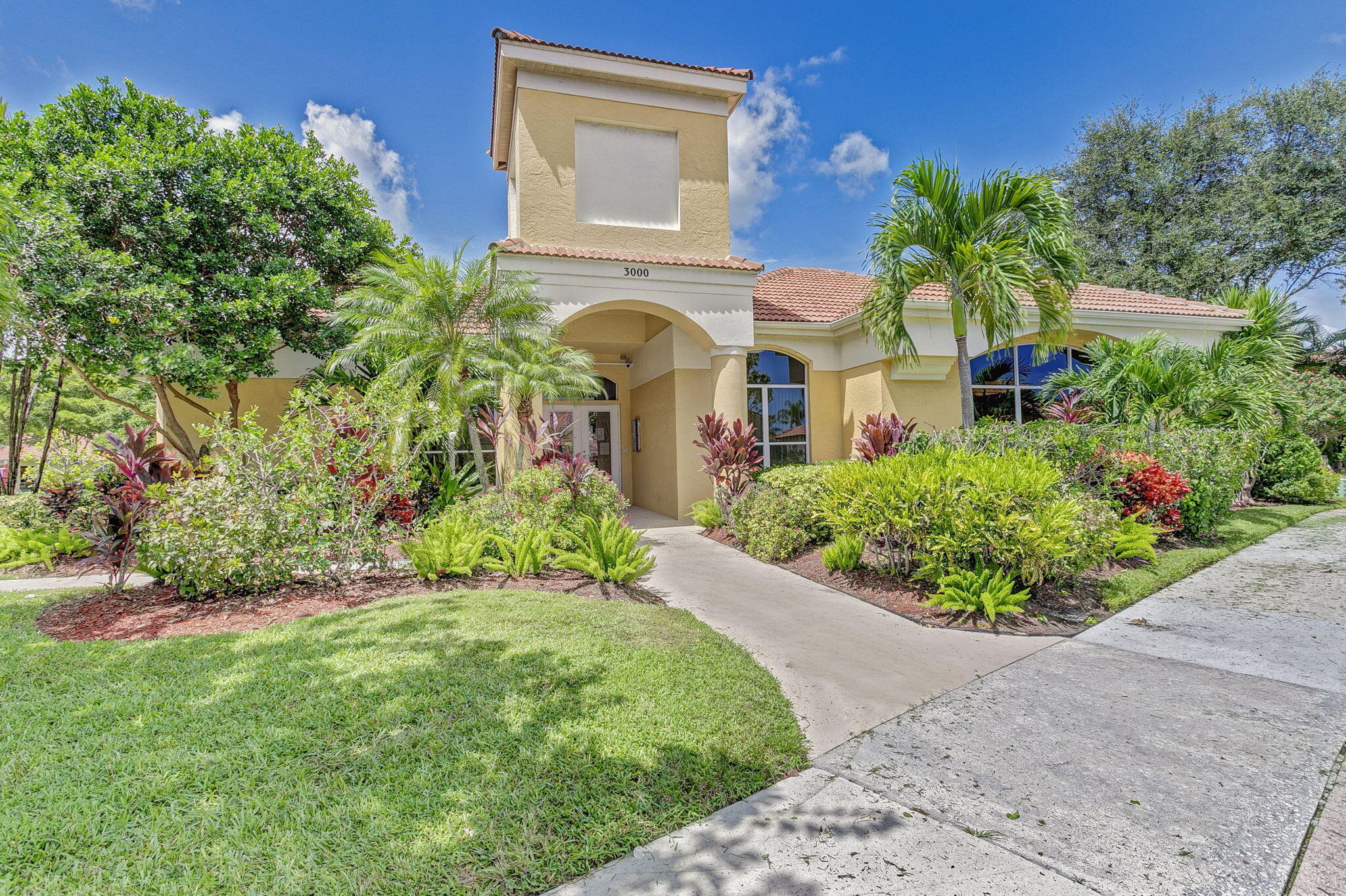 5137 Elpine Riviera Beach, FL 33418