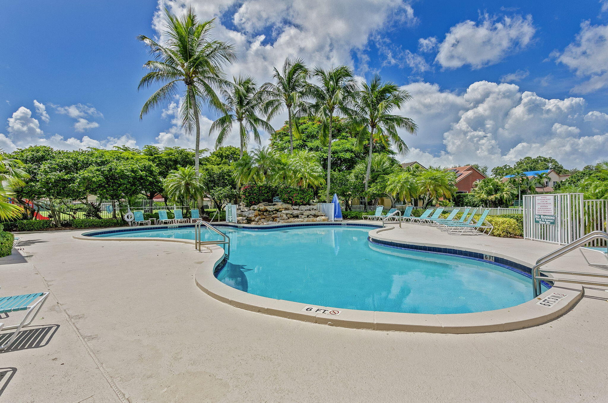 5137 Elpine Riviera Beach, FL 33418
