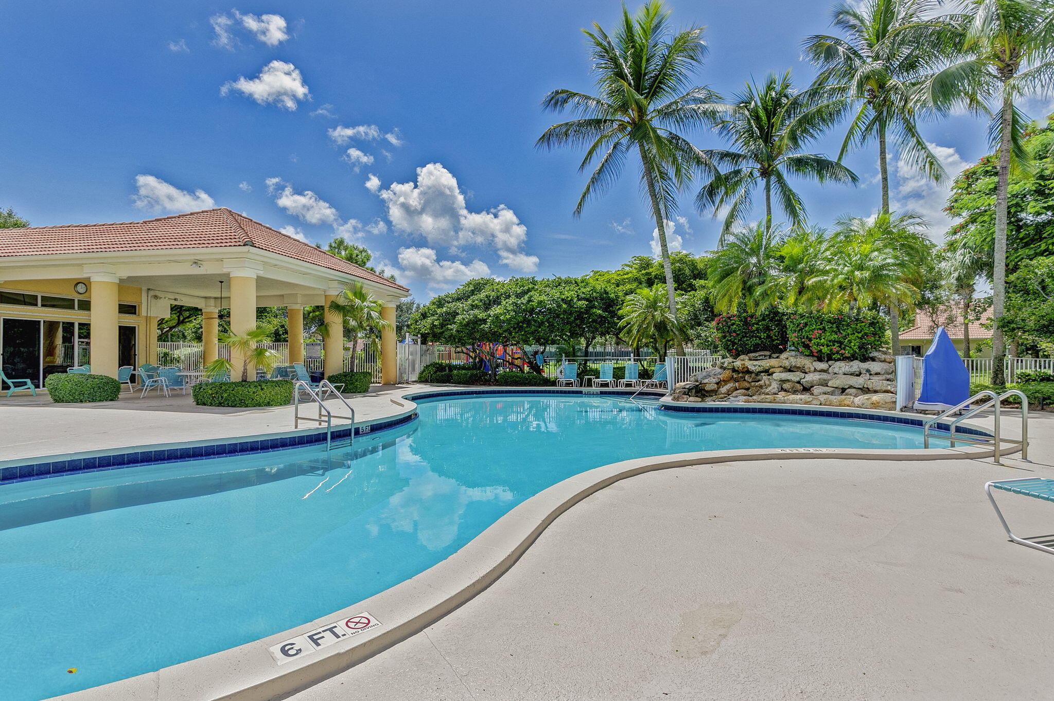 5137 Elpine Riviera Beach, FL 33418