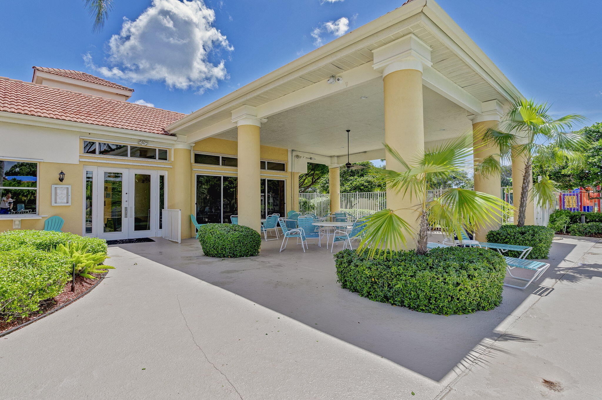 5137 Elpine Riviera Beach, FL 33418