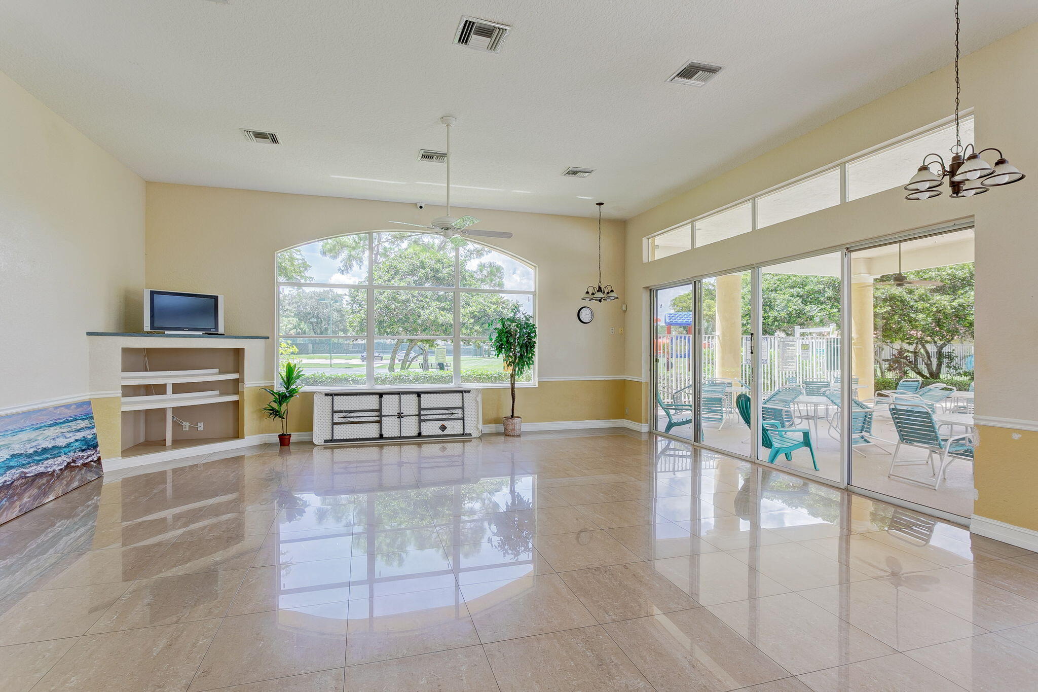 5137 Elpine Riviera Beach, FL 33418