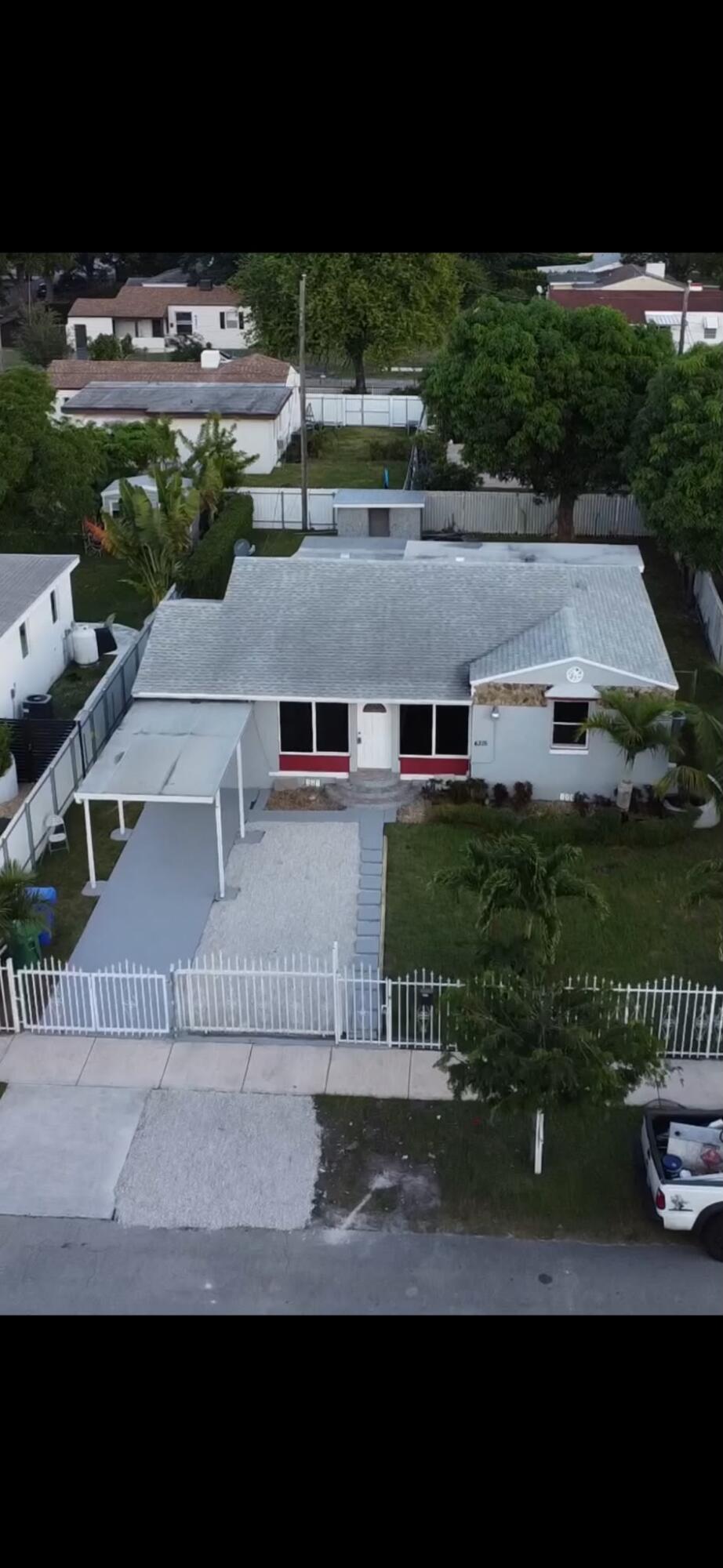 4315 NW 11th