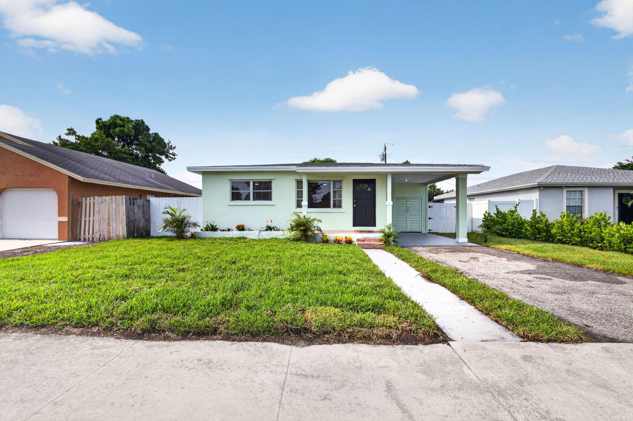 1547 W 10th
