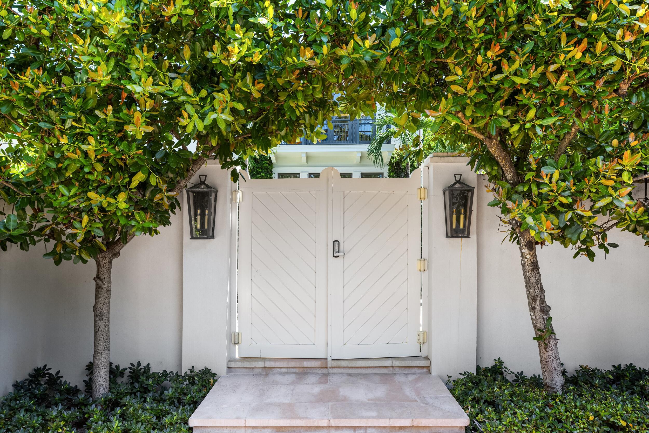 220 Jungle Palm Beach, FL 33480